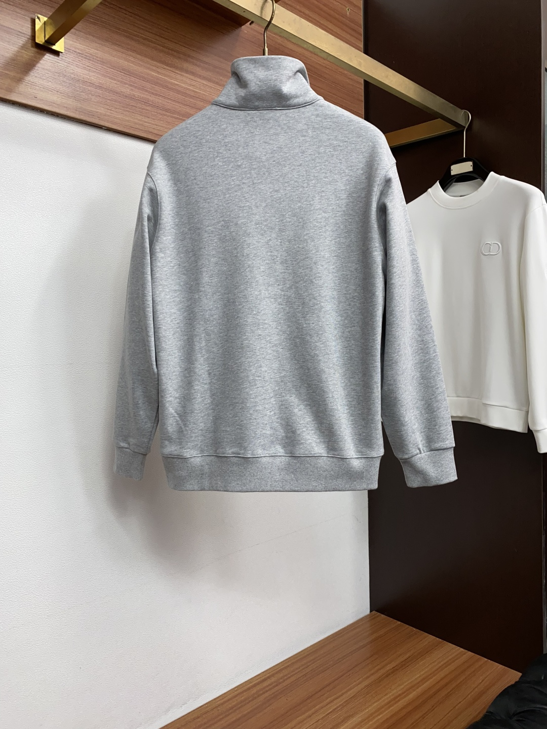 巴宝莉 2026秋冬新品 BURBERRY 巴宝莉半拉链立领卫衣 源自品牌经典英伦绅士设计脉络 甄选品牌定制竖条空气层面
