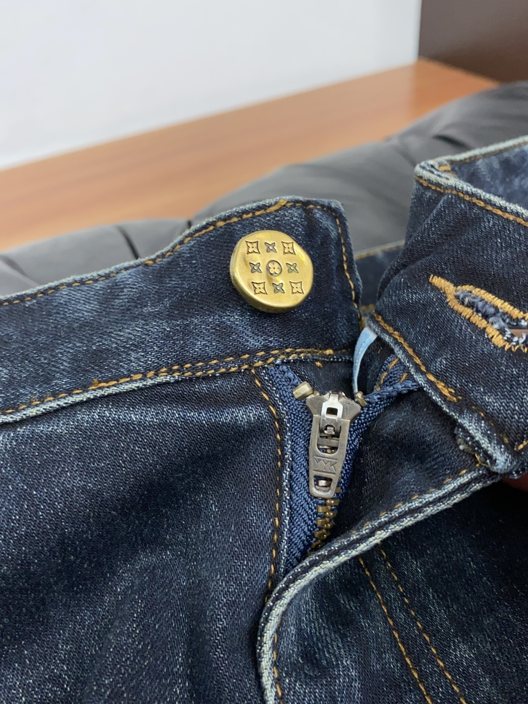 1v 路易威登 29-38 最新款牛仔裤 秋冬最新款上身版型无敌正! 绝对可以闭眼收的一款 此款裤子非常百搭,弹力腰围 1v 路易威登 29-38 最新款牛仔裤 秋冬最新款上身版型无敌正! 绝对可以闭眼收的一款 此款裤子非常百搭,弹力腰围