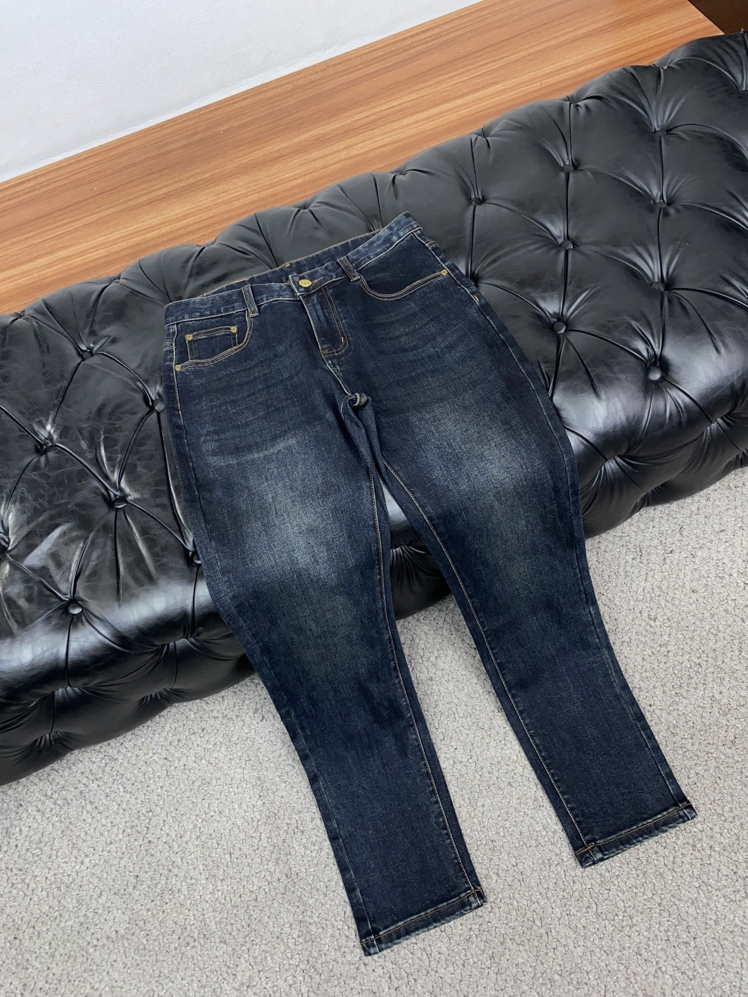 1v 路易威登 29-38 最新款牛仔裤 秋冬最新款上身版型无敌正! 绝对可以闭眼收的一款 此款裤子非常百搭,弹力腰围 1v 路易威登 29-38 最新款牛仔裤 秋冬最新款上身版型无敌正! 绝对可以闭眼收的一款 此款裤子非常百搭,弹力腰围