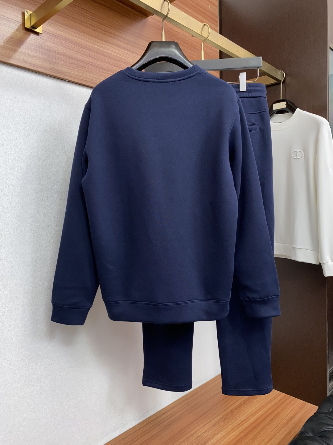 套 Loro Piana 诺悠翩雅 2026秋冬新款首发专柜最新款圆领卫衣套装 高端订制 设计前卫时尚！品牌logo重工