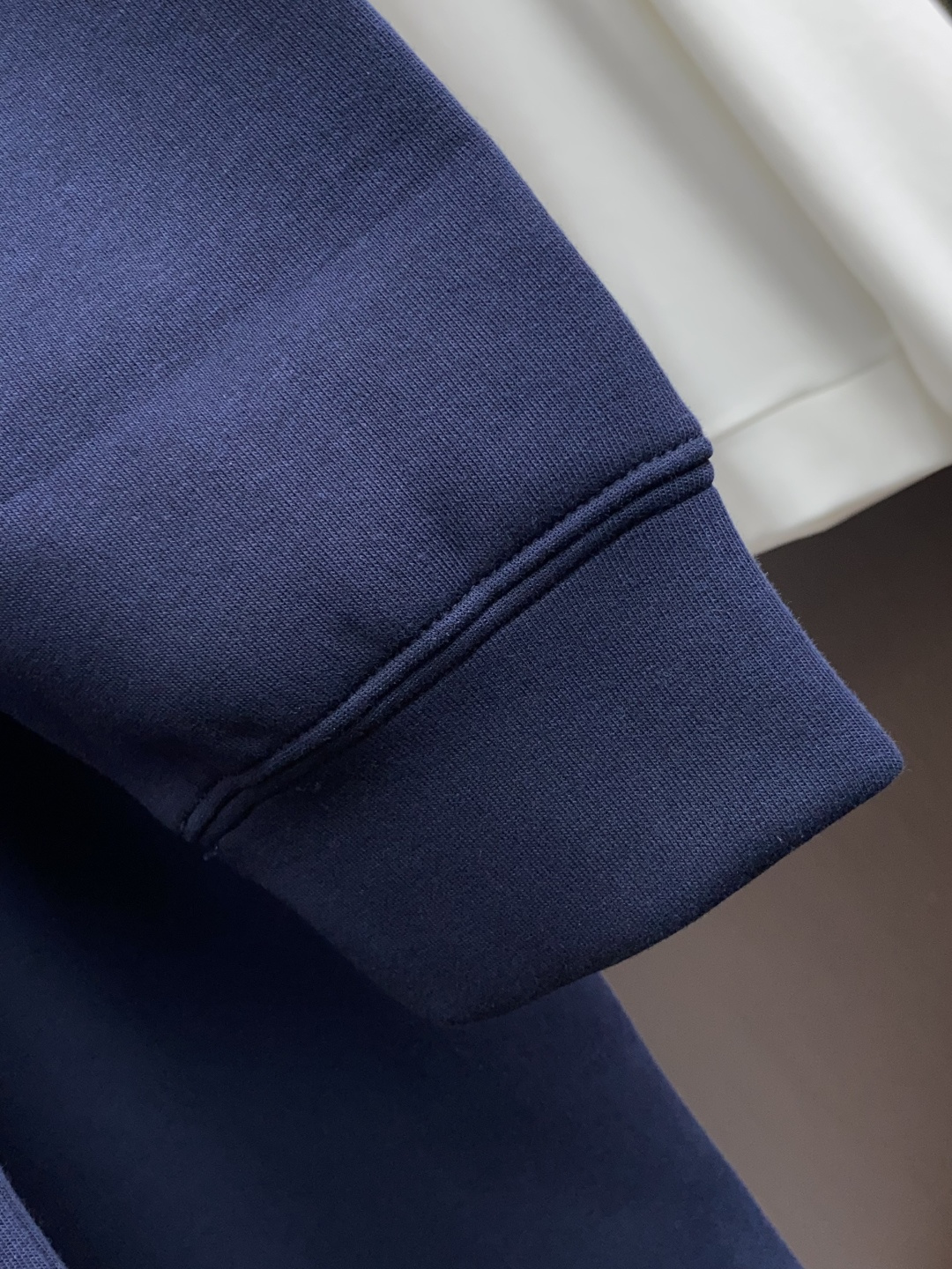 套 Loro Piana 诺悠翩雅 2026秋冬新款首发专柜最新款圆领卫衣套装 高端订制 设计前卫时尚！品牌logo重工