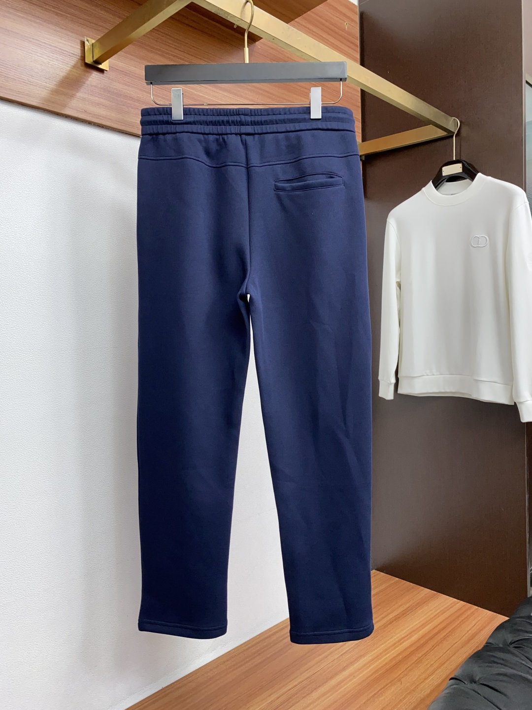 套 Loro Piana 诺悠翩雅 2026秋冬新款首发专柜最新款圆领卫衣套装 高端订制 设计前卫时尚！品牌logo重工