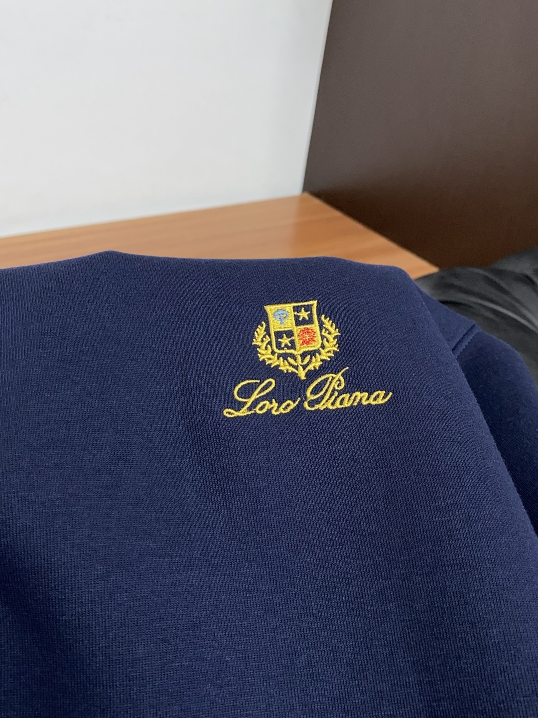 套 Loro Piana 诺悠翩雅 2026秋冬新款首发专柜最新款圆领卫衣套装 高端订制 设计前卫时尚！品牌logo重工