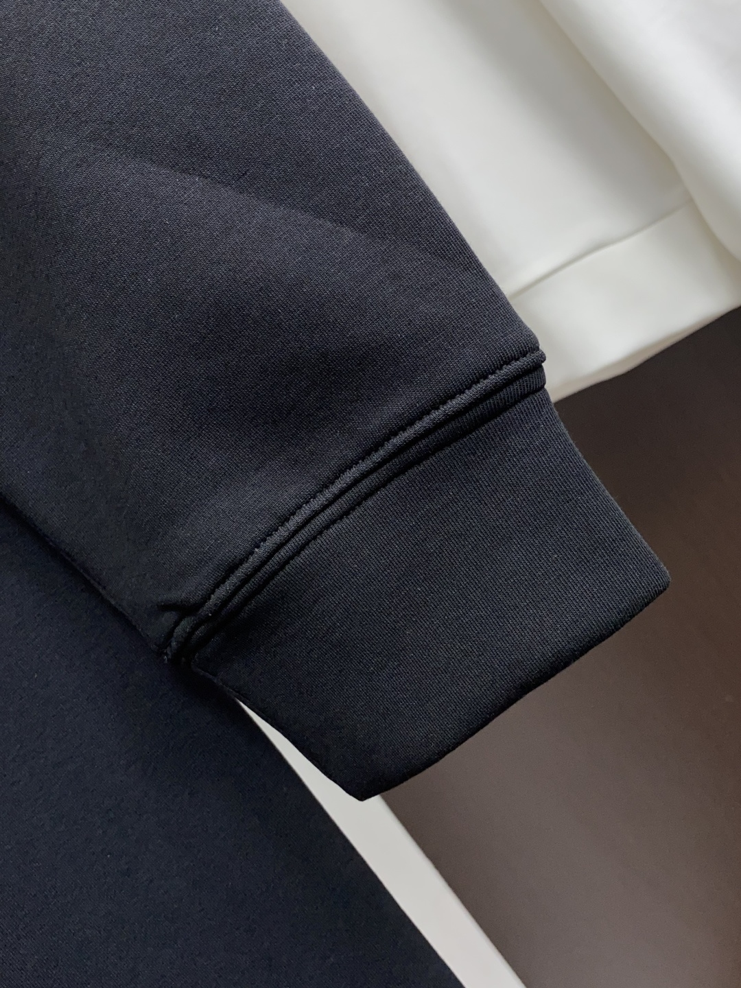 套 Loro Piana 诺悠翩雅 2026秋冬新款首发专柜最新款圆领卫衣套装 高端订制 设计前卫时尚！品牌logo重工