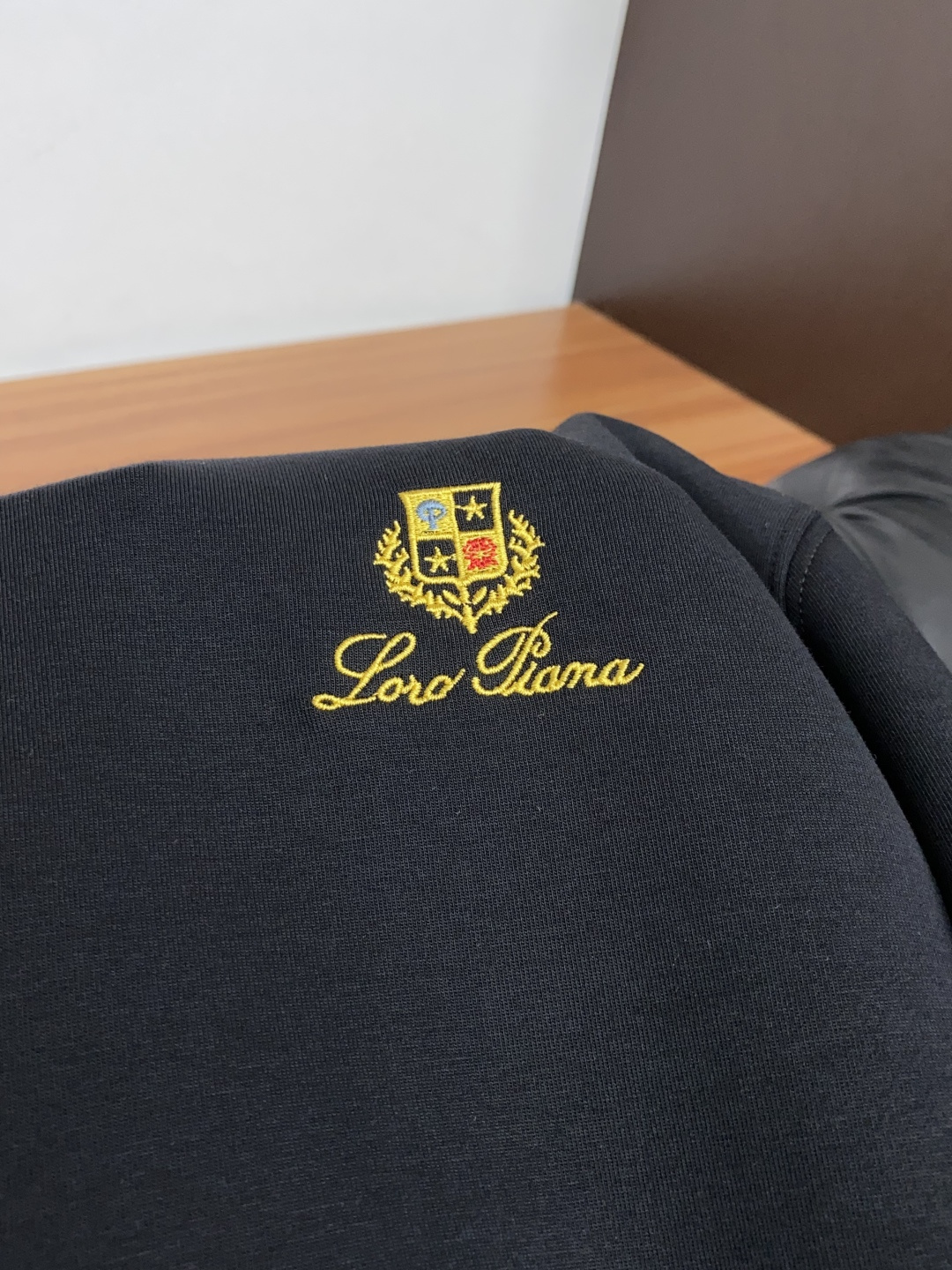 套 Loro Piana 诺悠翩雅 2026秋冬新款首发专柜最新款圆领卫衣套装 高端订制 设计前卫时尚！品牌logo重工
