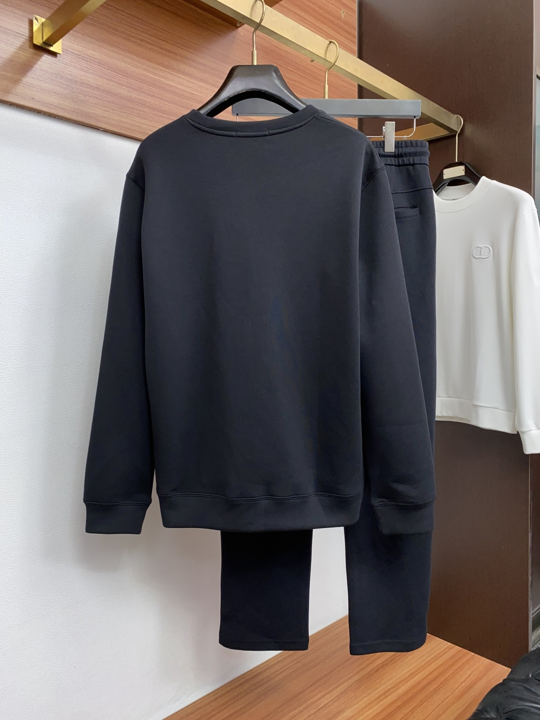 套 Loro Piana 诺悠翩雅 2026秋冬新款首发专柜最新款圆领卫衣套装 高端订制 设计前卫时尚！品牌logo重工