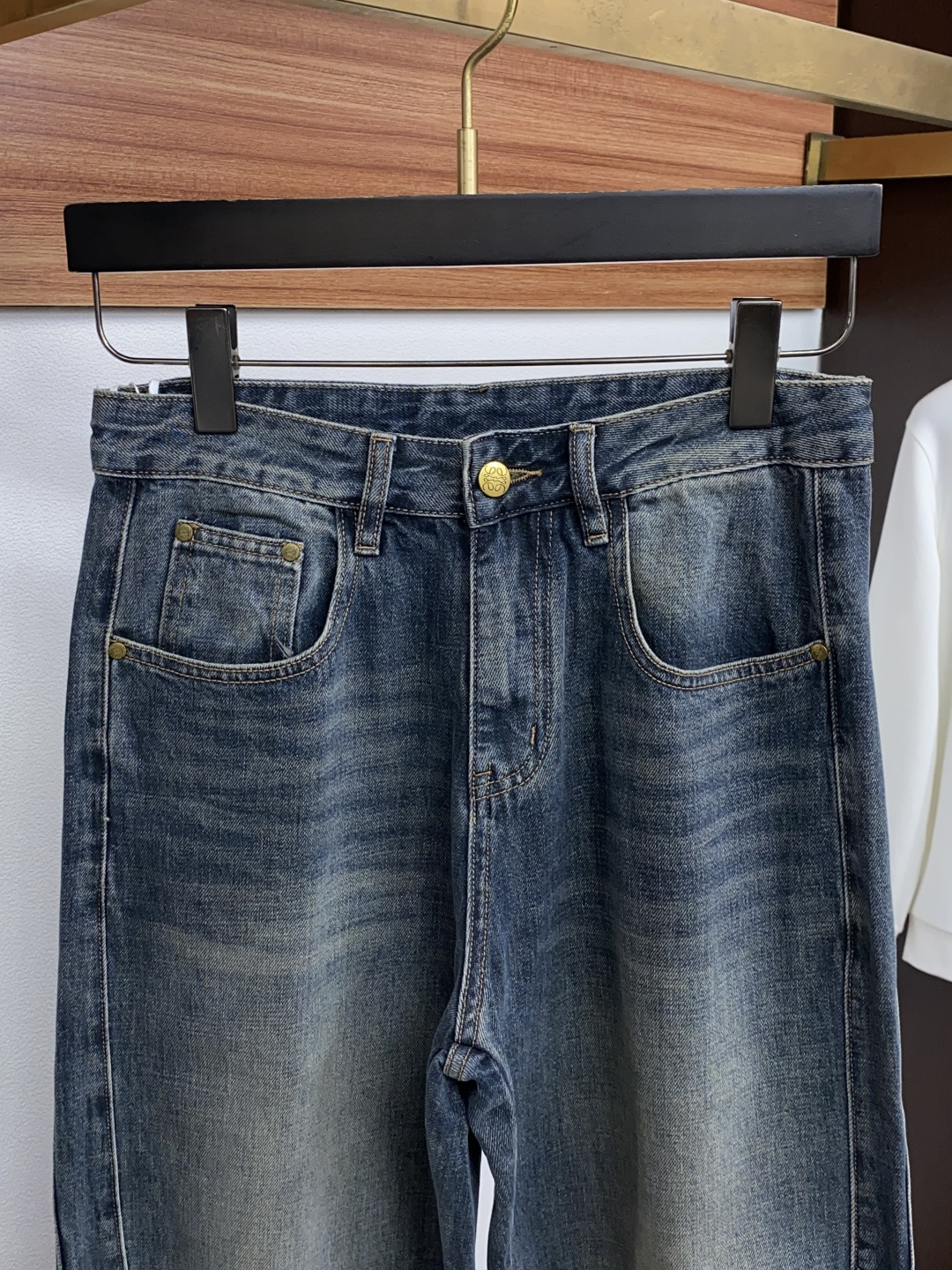 로에베 와이드 레그 커브 진 남성 바지 상세 이미지 3