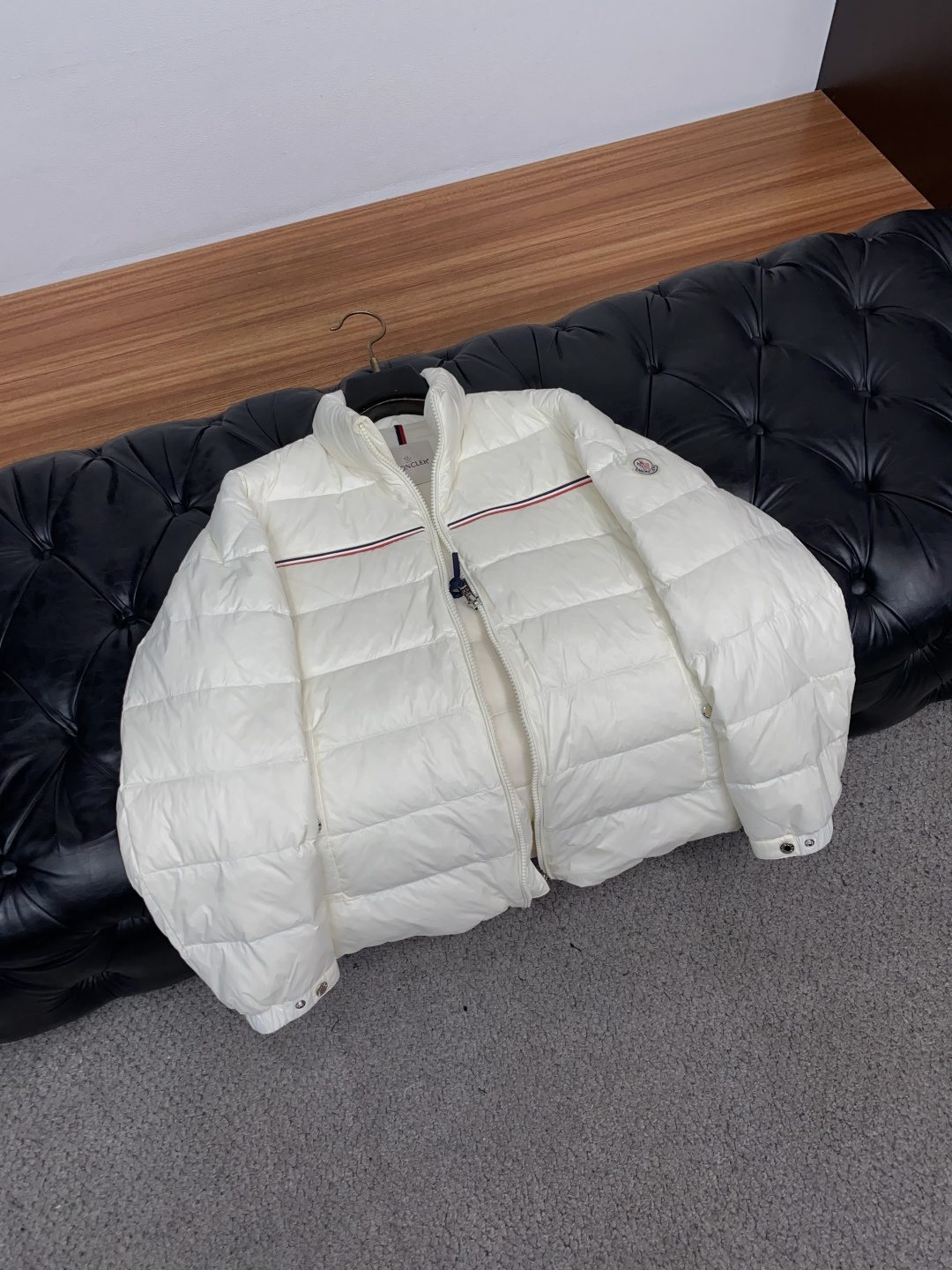 蒙口 羽绒服 爆款原版1:1订制五金配件全进口原版定制 欢迎专柜对比 绝对的高品质 采用顶级新国标90白鸭绒 超柔软 充