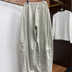 ami 码数S-3xL 2026秋冬新裤 时尚休闲裤 版型:阔 腿裤 面料:纯棉面料 设计亮点:刺绣logo前后呼 ami 码数S-3xL 2026秋冬新裤 时尚休闲裤 版型:阔 腿裤 面料:纯棉面料 设计亮点:刺绣logo前后呼