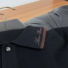 Loro Piana 诺悠翩雅 尺码M-4xL 2026秋冬翻领针织短袖 工艺 老钱风 领口提花logo视觉主调,休闲 Loro Piana 诺悠翩雅 尺码M-4xL 2026秋冬翻领针织短袖 工艺 老钱风 领口提花logo视觉主调,休闲