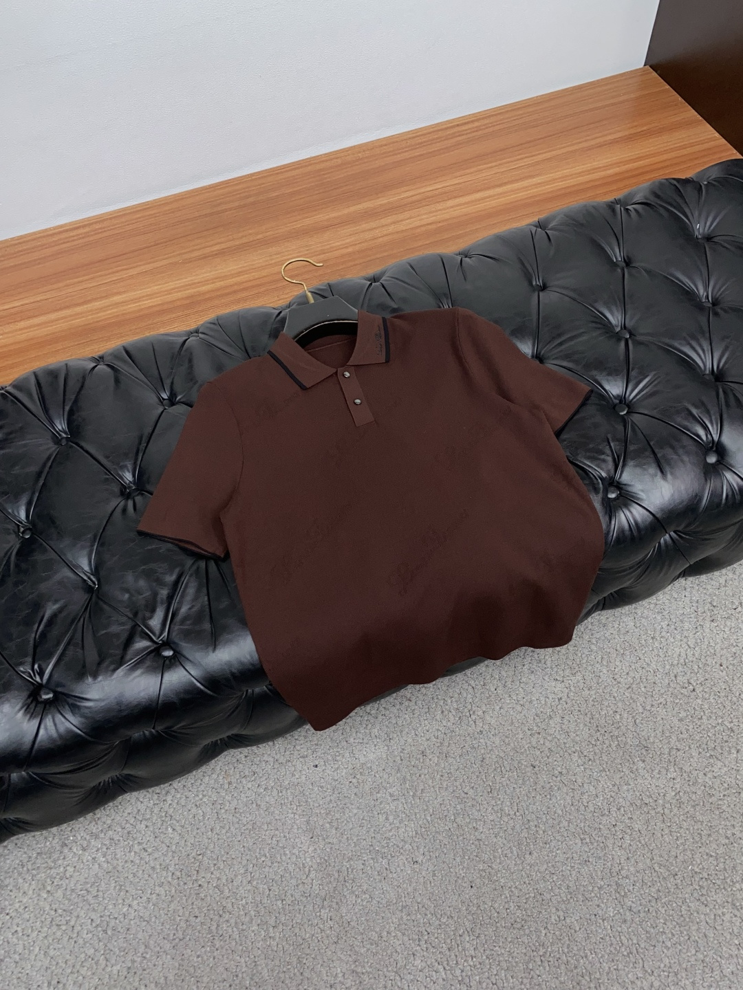 Loro Piana 诺悠翩雅 尺码M-4xL 2026秋冬翻领针织短袖  工艺 老钱风 领口提花logo视觉主调，休闲