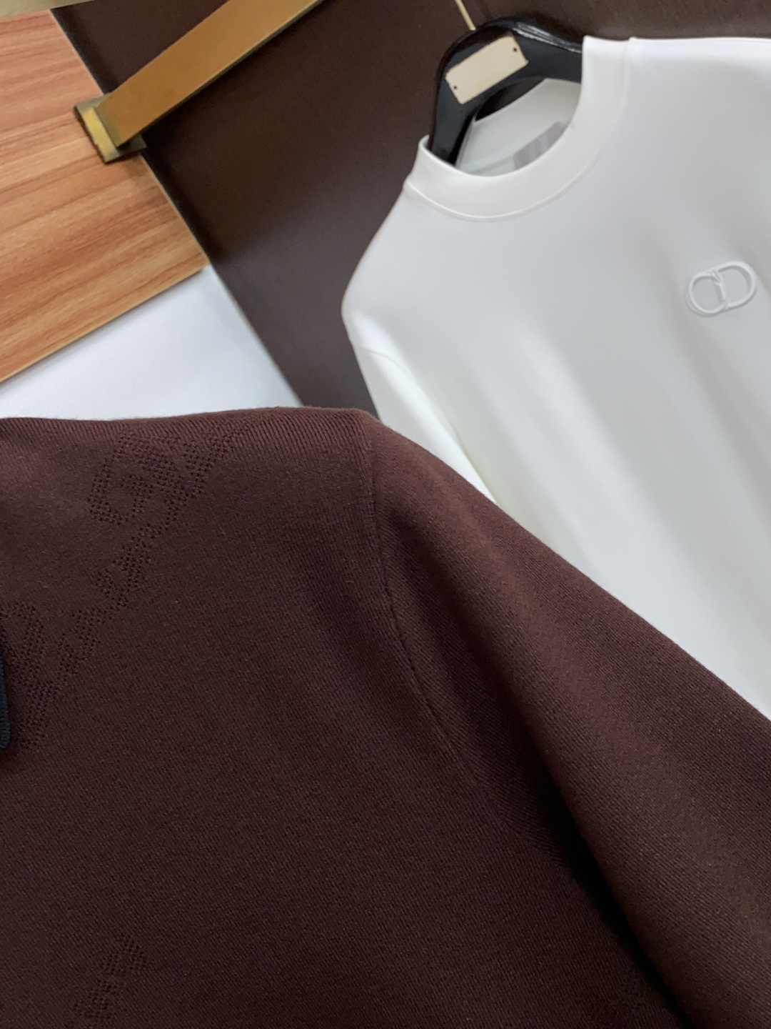 Loro Piana 诺悠翩雅 尺码M-4xL 2026秋冬翻领针织短袖  工艺 老钱风 领口提花logo视觉主调，休闲