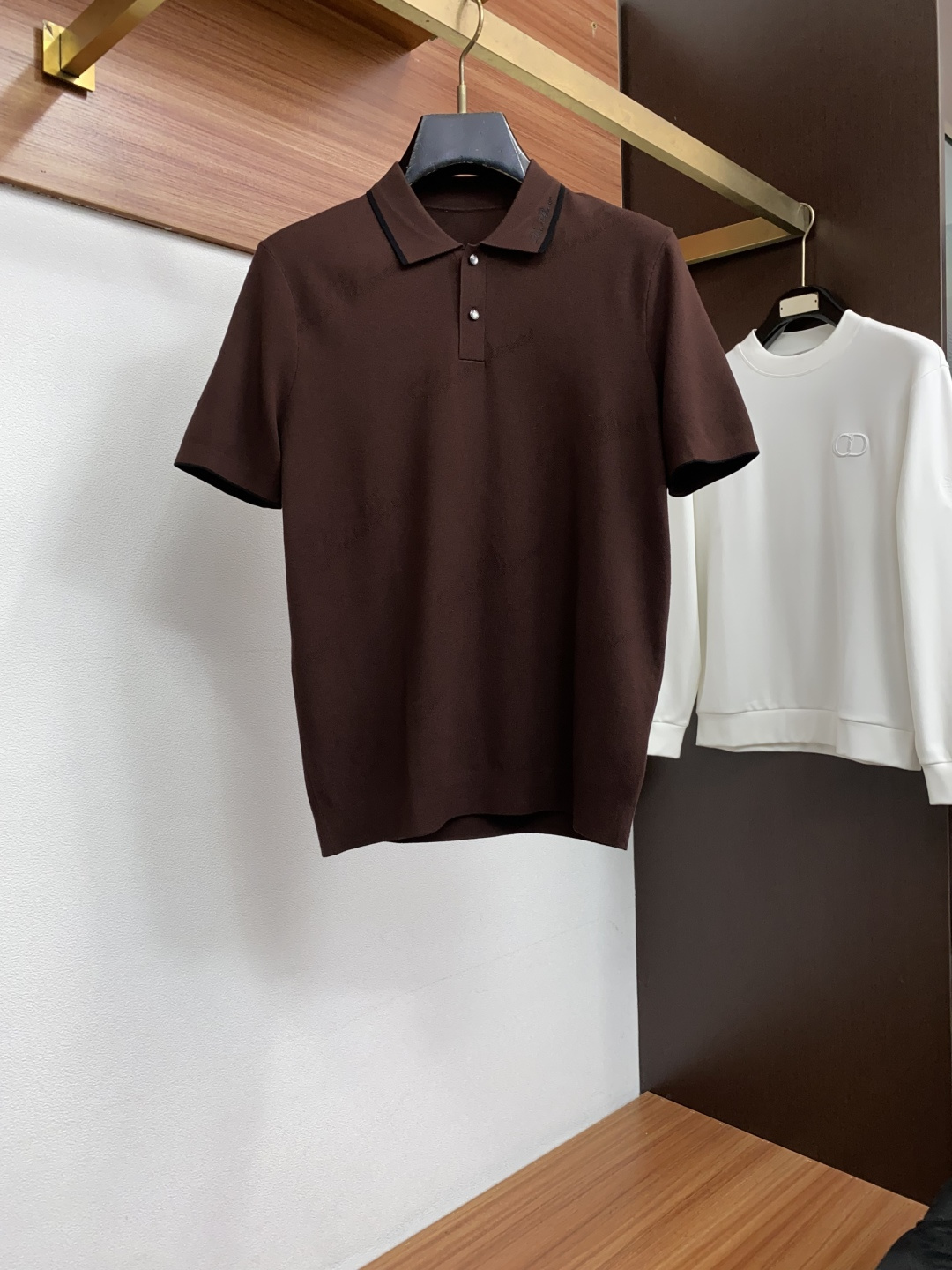 Loro Piana 诺悠翩雅 尺码M-4xL 2026秋冬翻领针织短袖  工艺 老钱风 领口提花logo视觉主调，休闲