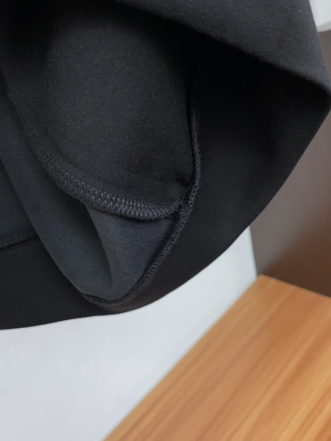 Loro Piana 诺悠翩雅 尺码M-4xL 2026秋冬翻领针织短袖  工艺 老钱风 胸口刺绣logo视觉主调，卫衣