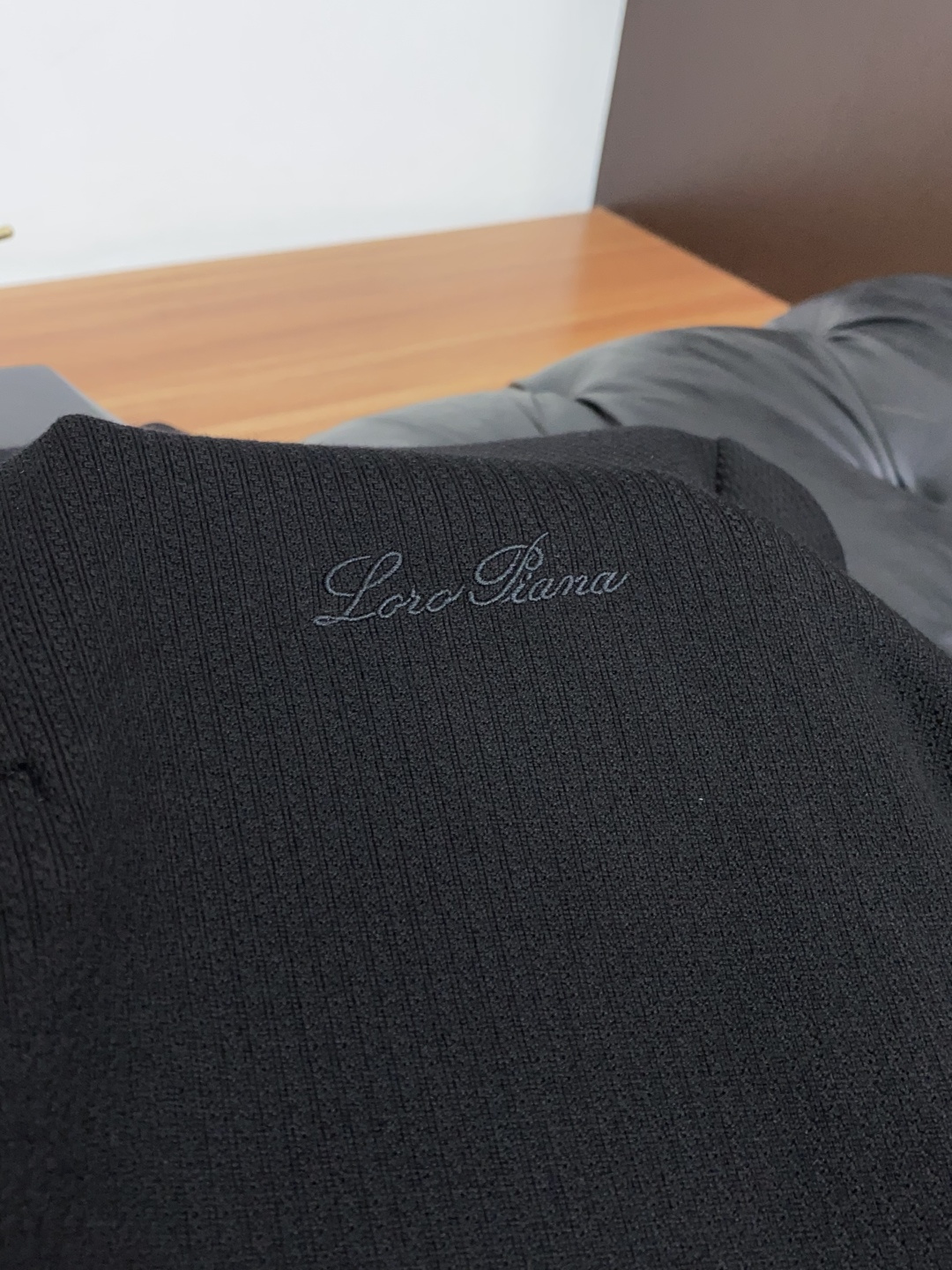 Loro Piana 诺悠翩雅 尺码M-4xL 2026秋冬翻领针织短袖  工艺 老钱风 胸口刺绣logo视觉主调，卫衣