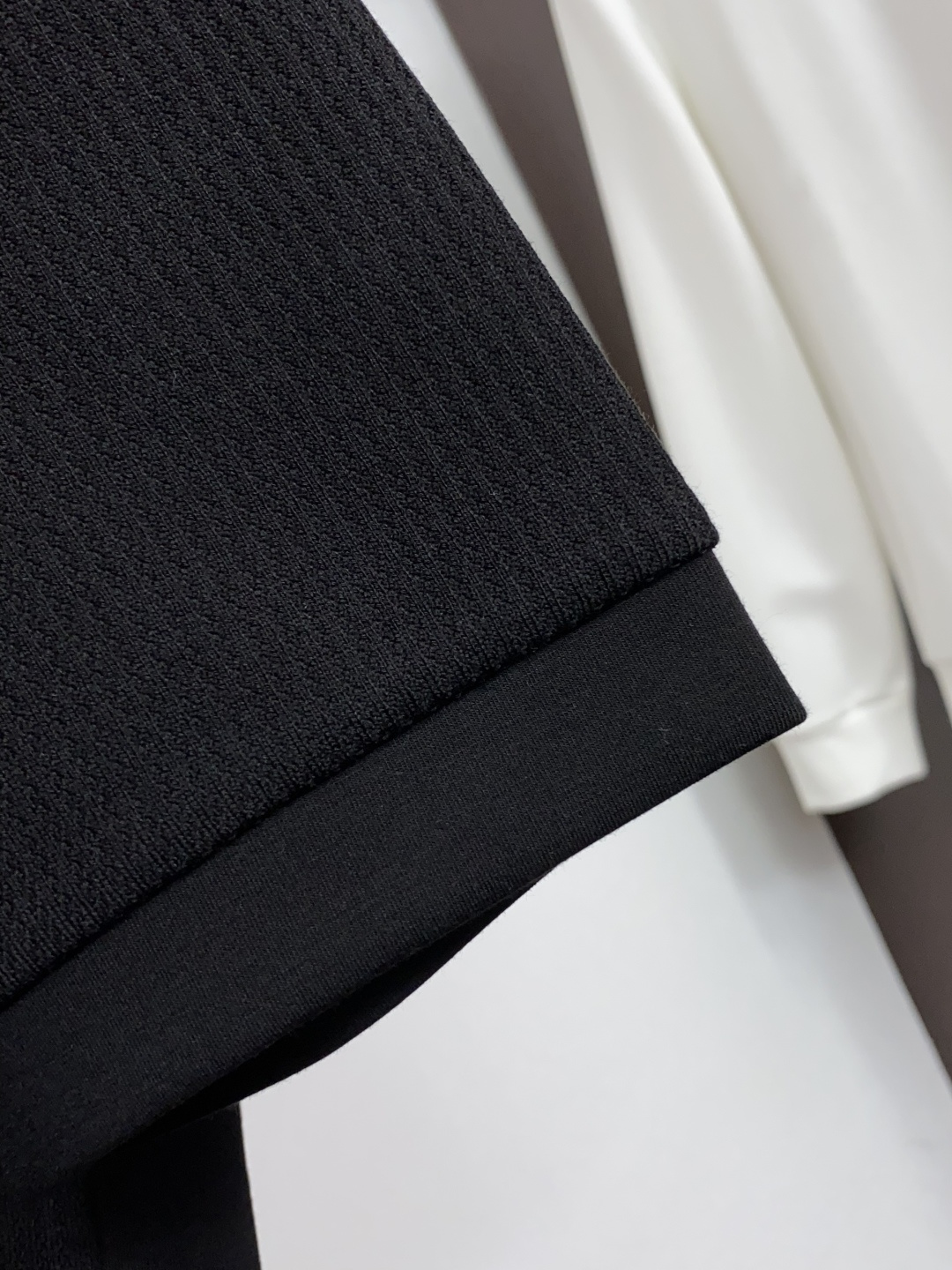 Loro Piana 诺悠翩雅 尺码M-4xL 2026秋冬翻领针织短袖  工艺 老钱风 胸口刺绣logo视觉主调，卫衣