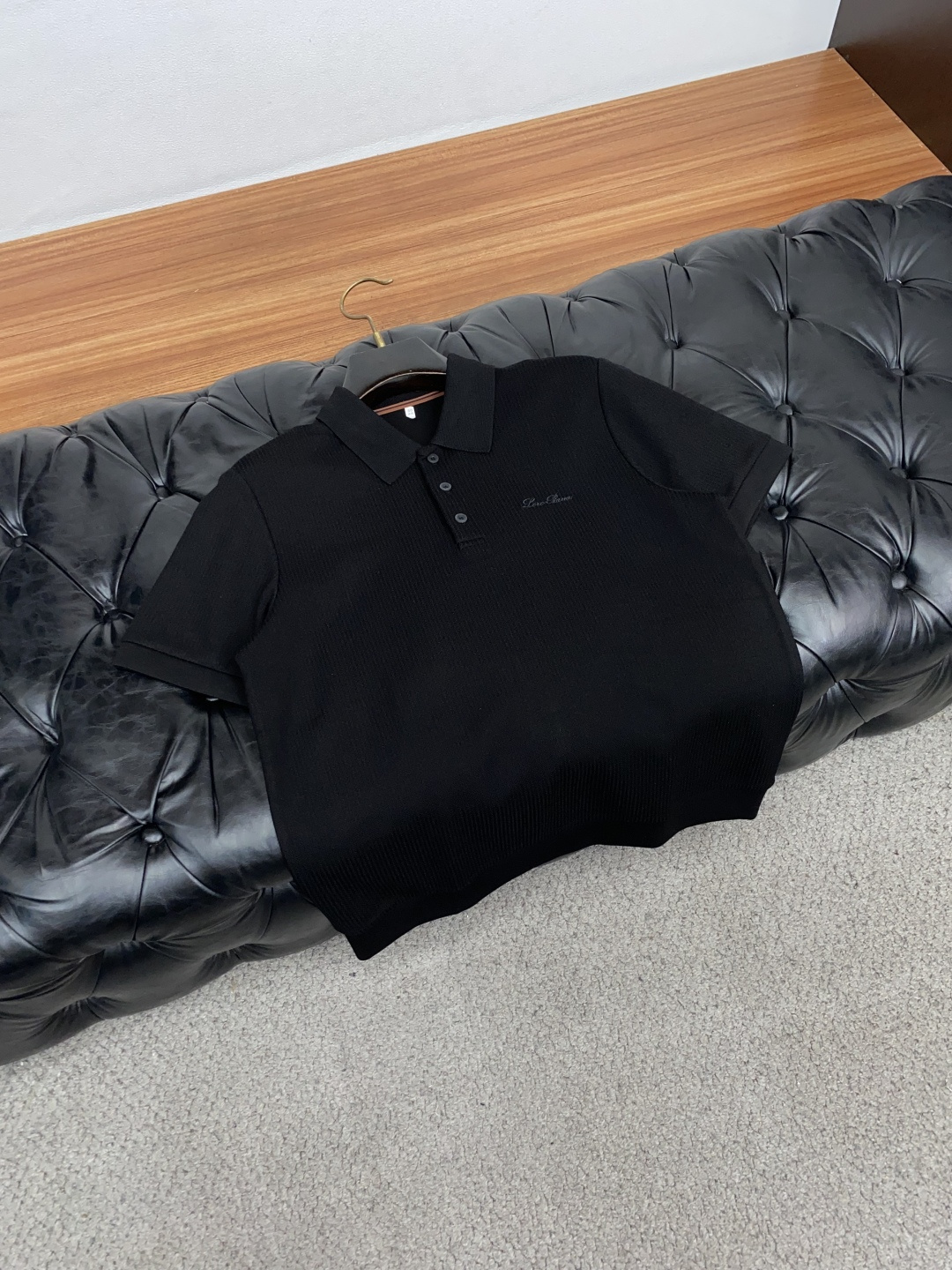 Loro Piana 诺悠翩雅 尺码M-4xL 2026秋冬翻领针织短袖  工艺 老钱风 胸口刺绣logo视觉主调，卫衣