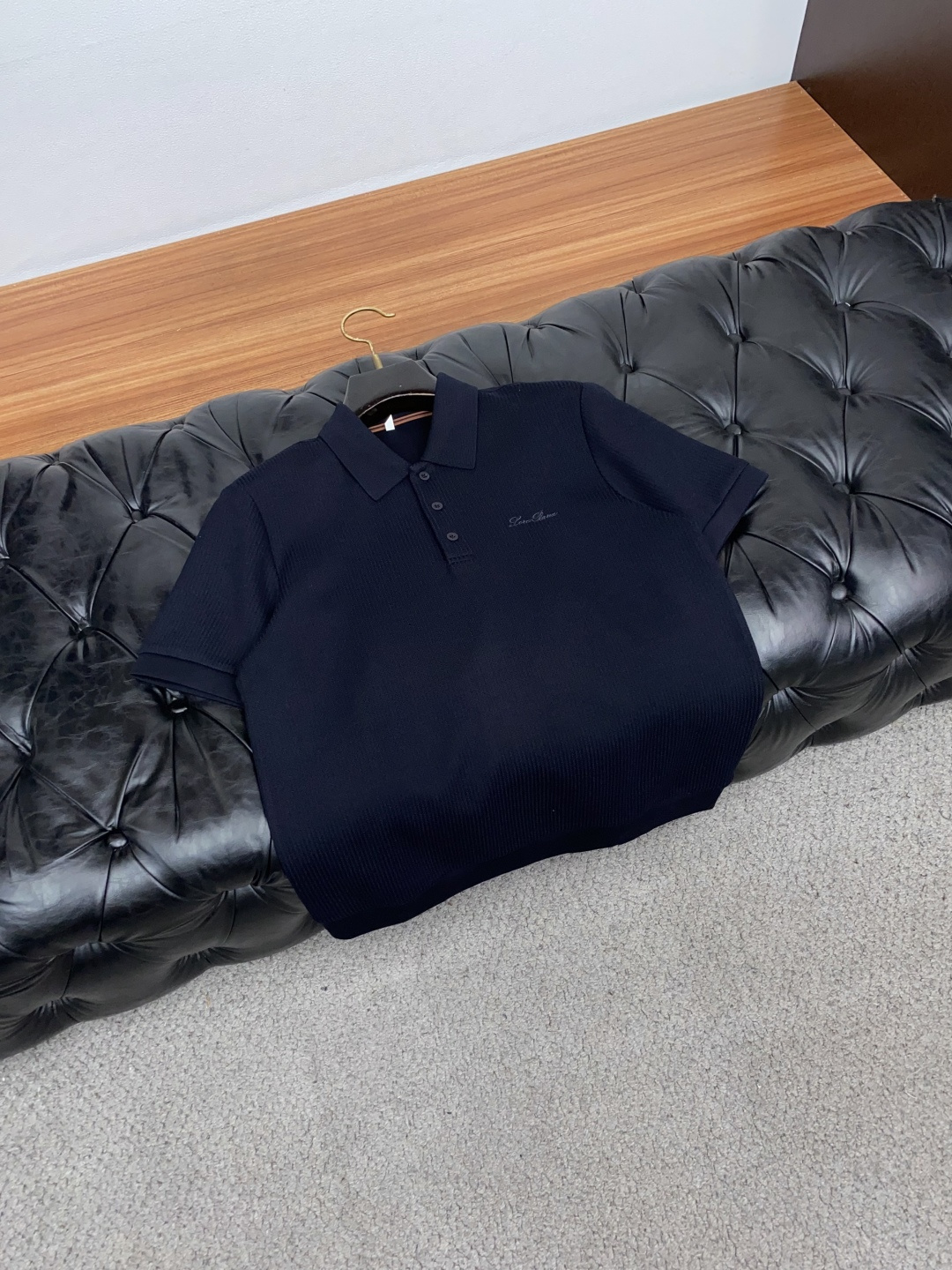 Loro Piana 诺悠翩雅 尺码M-4xL 2026秋冬翻领针织短袖  工艺 老钱风 胸口刺绣logo视觉主调，卫衣