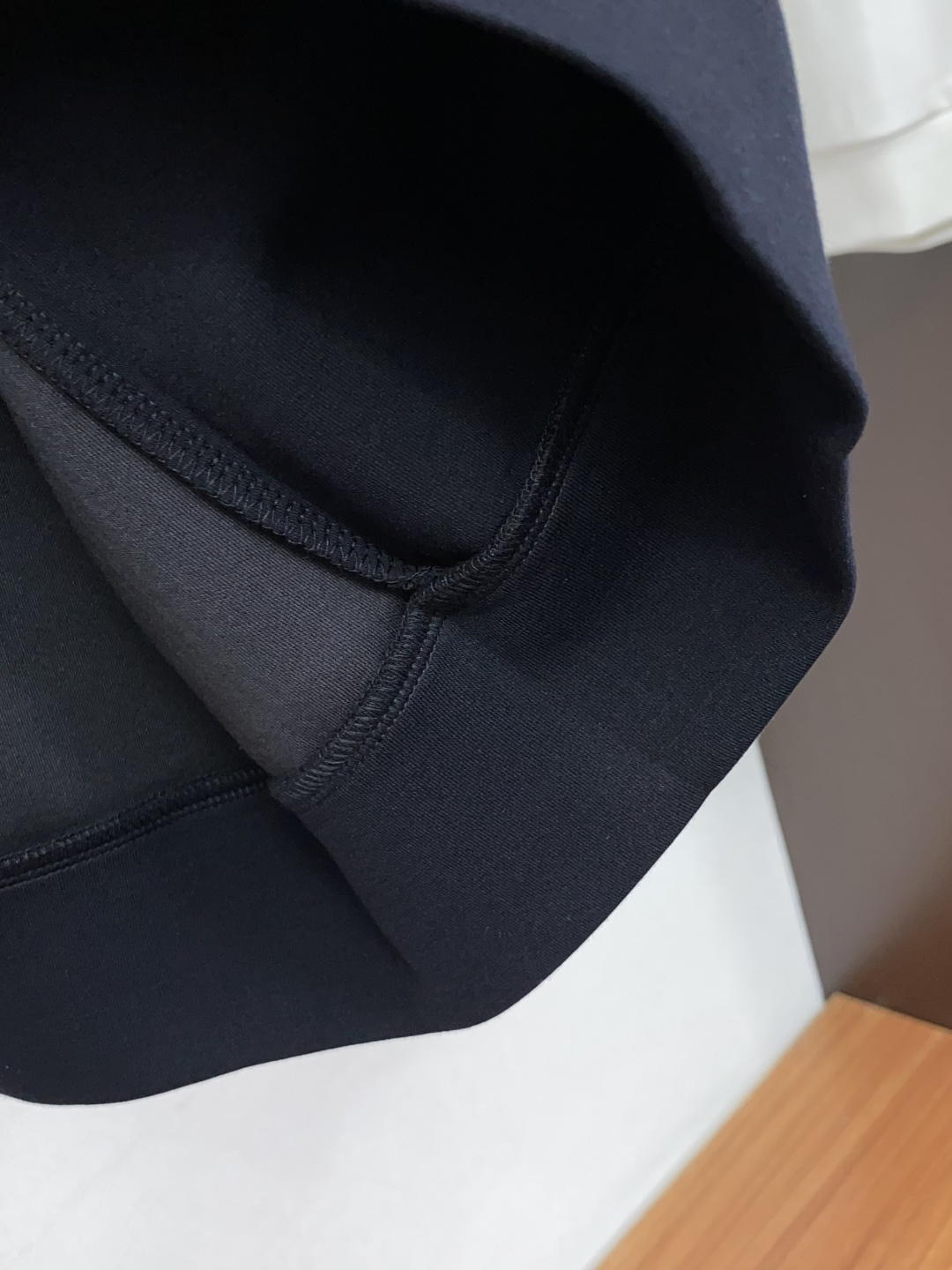 Loro Piana 诺悠翩雅 尺码M-4xL 2026秋冬翻领针织短袖  工艺 老钱风 胸口刺绣logo视觉主调，卫衣