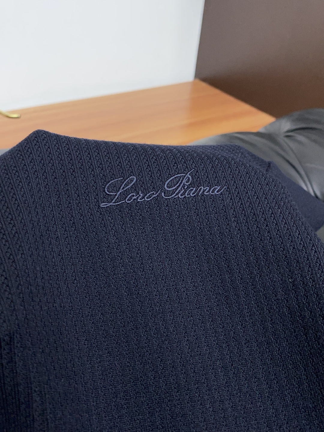 Loro Piana 诺悠翩雅 尺码M-4xL 2026秋冬翻领针织短袖  工艺 老钱风 胸口刺绣logo视觉主调，卫衣
