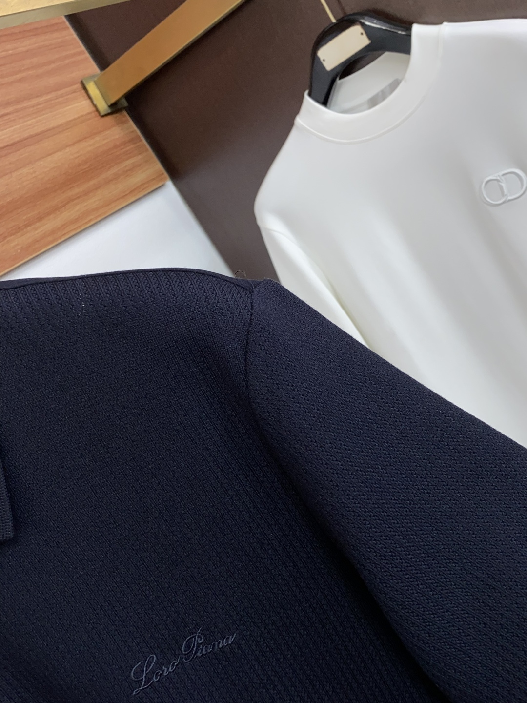 Loro Piana 诺悠翩雅 尺码M-4xL 2026秋冬翻领针织短袖  工艺 老钱风 胸口刺绣logo视觉主调，卫衣