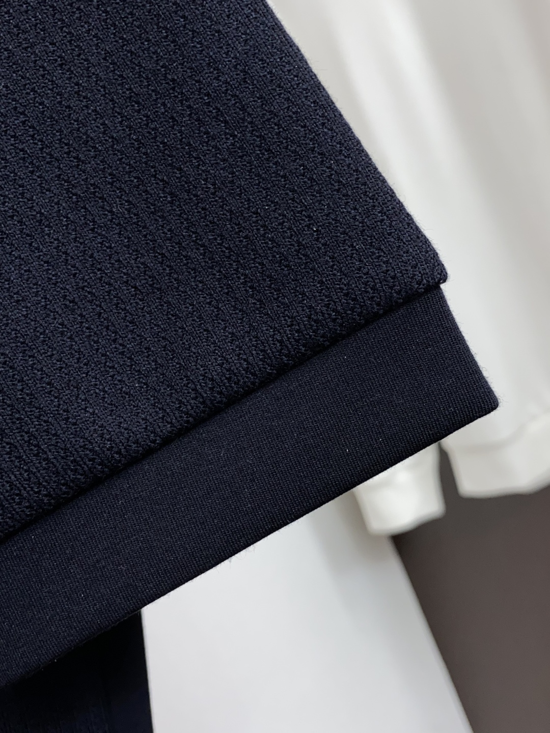 Loro Piana 诺悠翩雅 尺码M-4xL 2026秋冬翻领针织短袖  工艺 老钱风 胸口刺绣logo视觉主调，卫衣