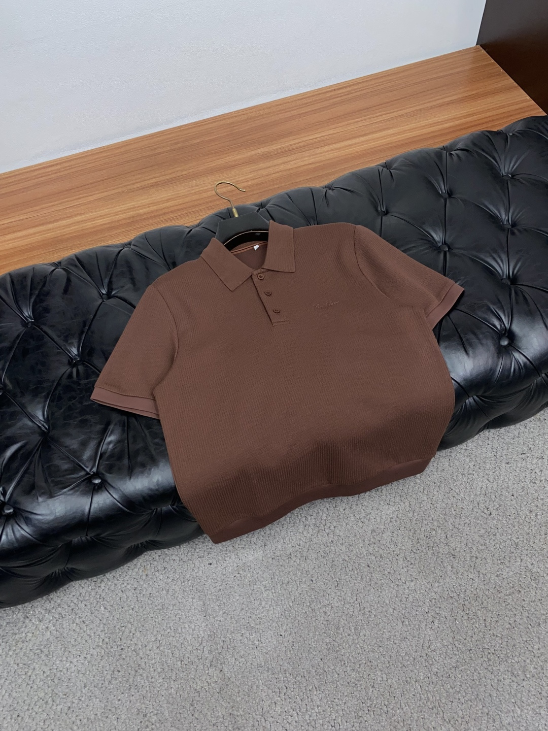 Loro Piana 诺悠翩雅 尺码M-4xL 2026秋冬翻领针织短袖  工艺 老钱风 胸口刺绣logo视觉主调，卫衣