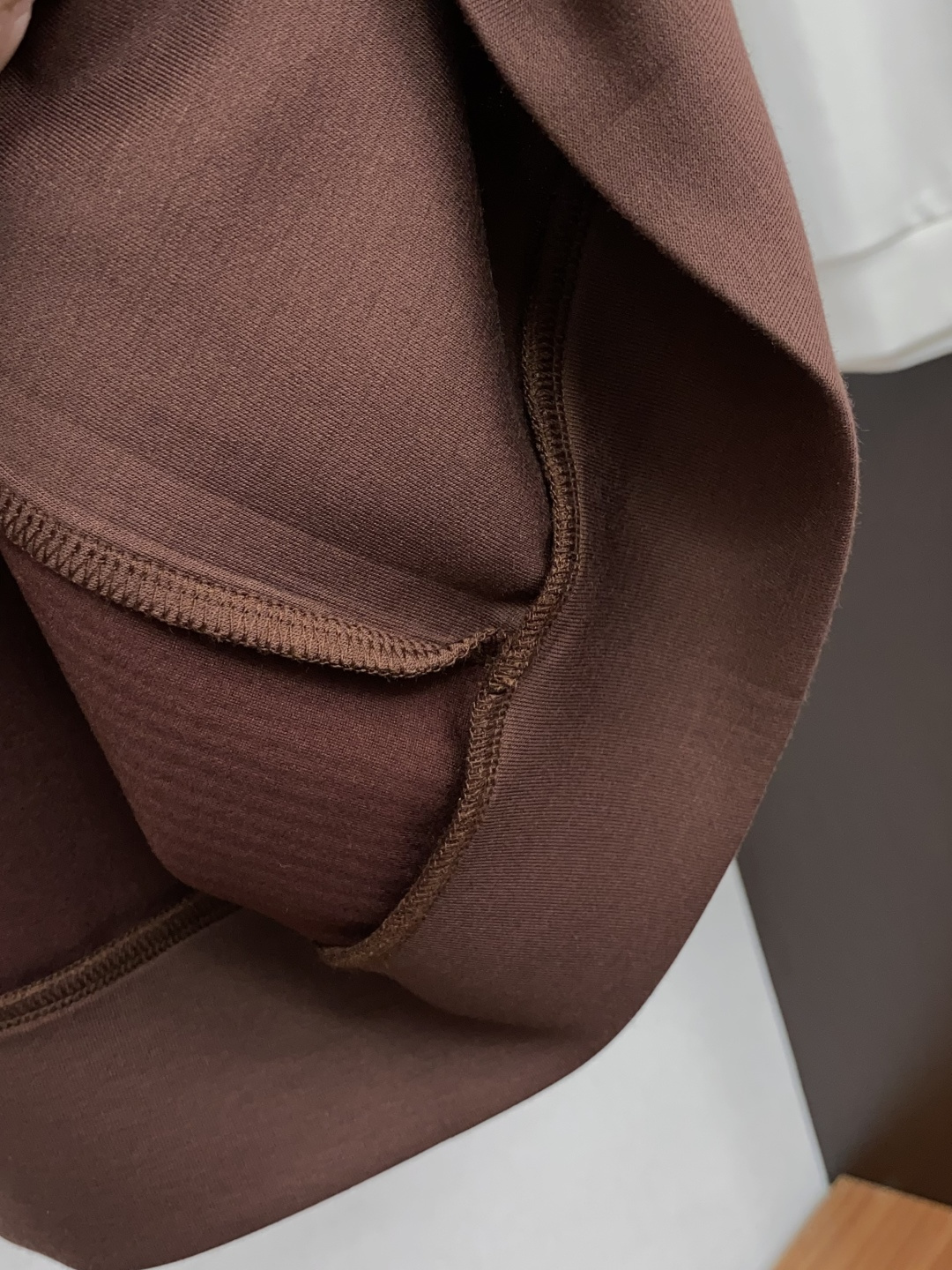 Loro Piana 诺悠翩雅 尺码M-4xL 2026秋冬翻领针织短袖  工艺 老钱风 胸口刺绣logo视觉主调，卫衣