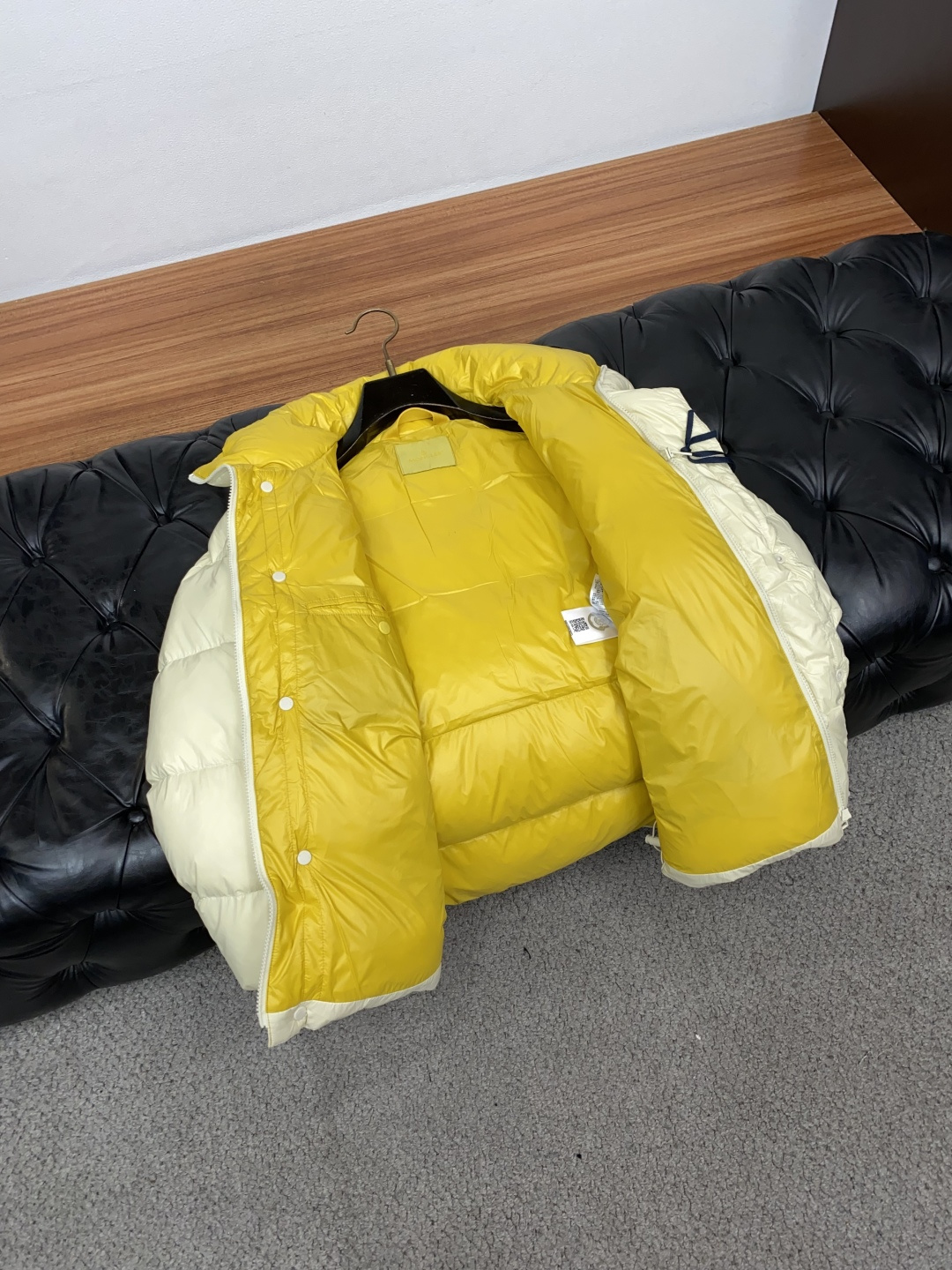 蒙口 羽绒服 爆款原版1:1订制五金配件全进口原版定制 欢迎专柜对比 绝对的高品质 采用顶级新国标90白鸭绒 超柔软 充