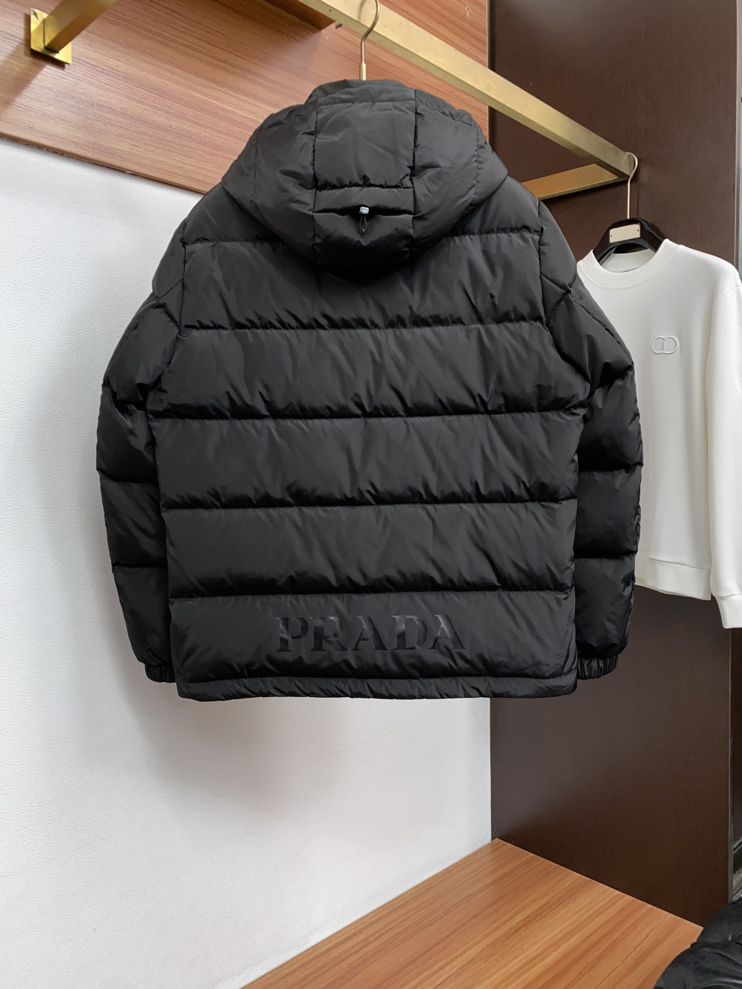 普拉达 羽绒服 爆款原版1:1订制五金配件全进口原版定制 欢迎专柜对比 绝对的高品质 采用顶级新国标90白鸭绒 超柔软 普拉达 羽绒服 爆款原版1:1订制五金配件全进口原版定制 欢迎专柜对比 绝对的高品质 采用顶级新国标90白鸭绒 超柔软