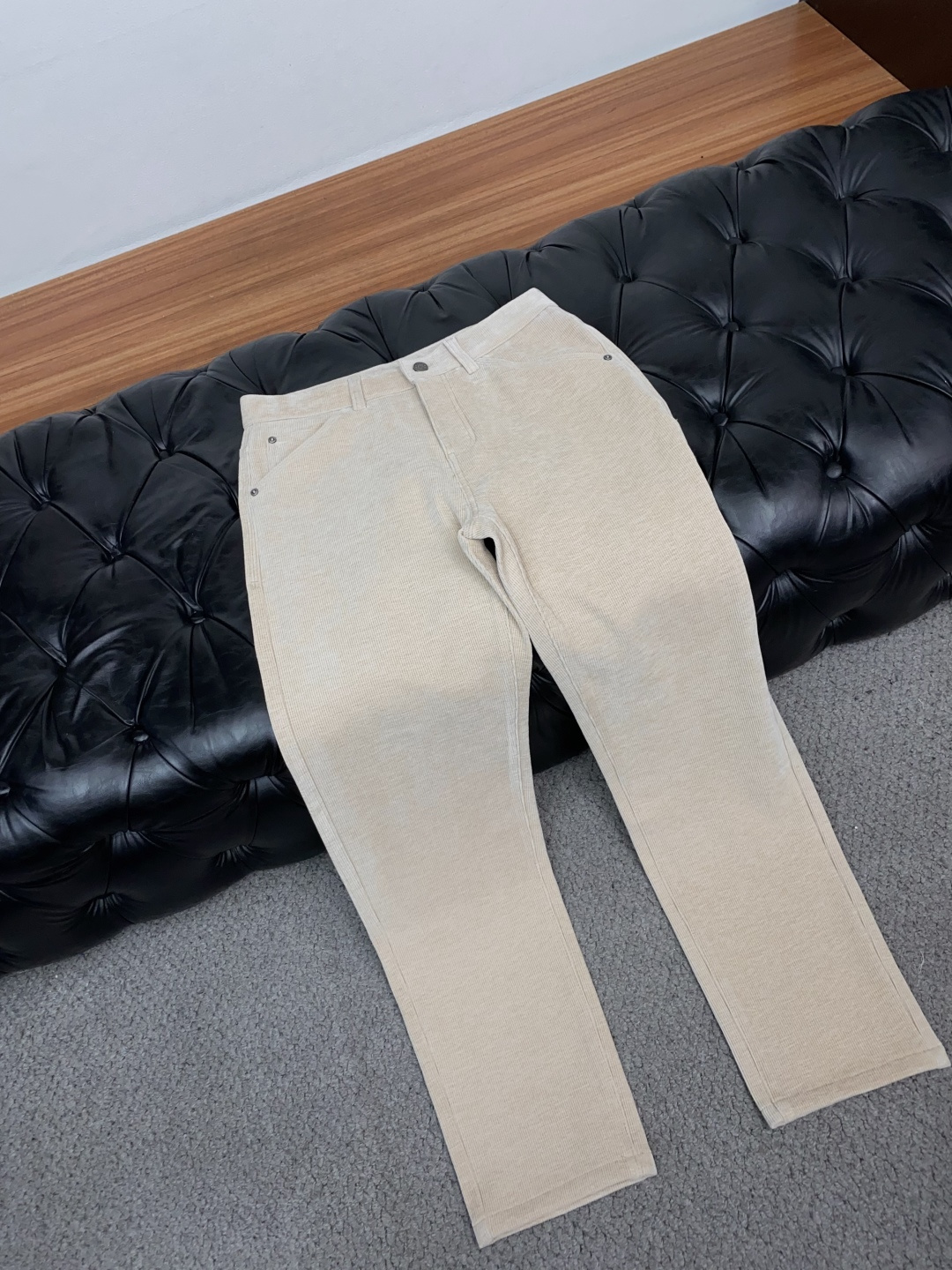 布莱奥尼 29-38最新款直筒五袋商务休闲裤 秋冬最新款上身版型无敌正! 绝对可以闭眼收的一款 此款裤子非常百搭,日常上 布莱奥尼 29-38最新款直筒五袋商务休闲裤 秋冬最新款上身版型无敌正! 绝对可以闭眼收的一款 此款裤子非常百搭,日常上
