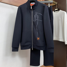 爱马仕 M-3xL 休闲运动套装|纯正老钱松弛感 低调立领拉链外套+直筒长裤成套搭配 甄选细腻羊毛混纺面料,软糯亲肤,透 爱马仕 M-3xL 休闲运动套装|纯正老钱松弛感 低调立领拉链外套+直筒长裤成套搭配 甄选细腻羊毛混纺面料,软糯亲肤,透