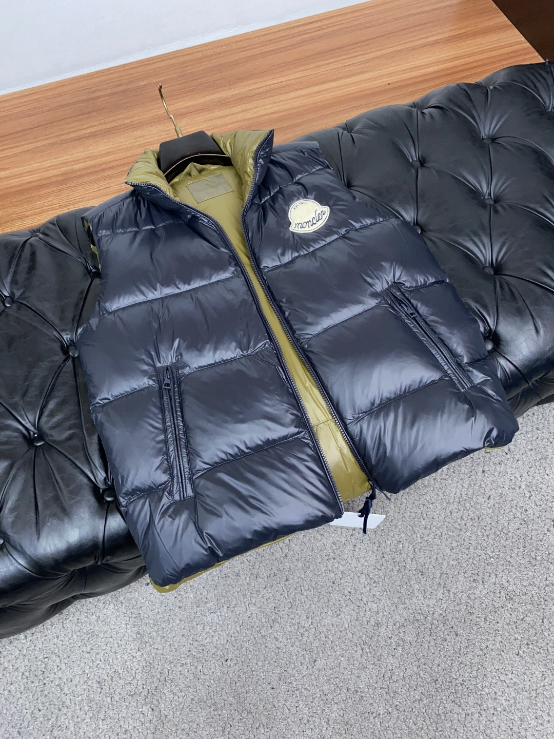 蒙口 羽绒服 马甲 爆款原版1:1订制五金配件全进口原版定制 欢迎专柜对比 绝对的高品质 采用顶级新国标90白鸭绒 超柔 蒙口 羽绒服 马甲 爆款原版1:1订制五金配件全进口原版定制 欢迎专柜对比 绝对的高品质 采用顶级新国标90白鸭绒 超柔