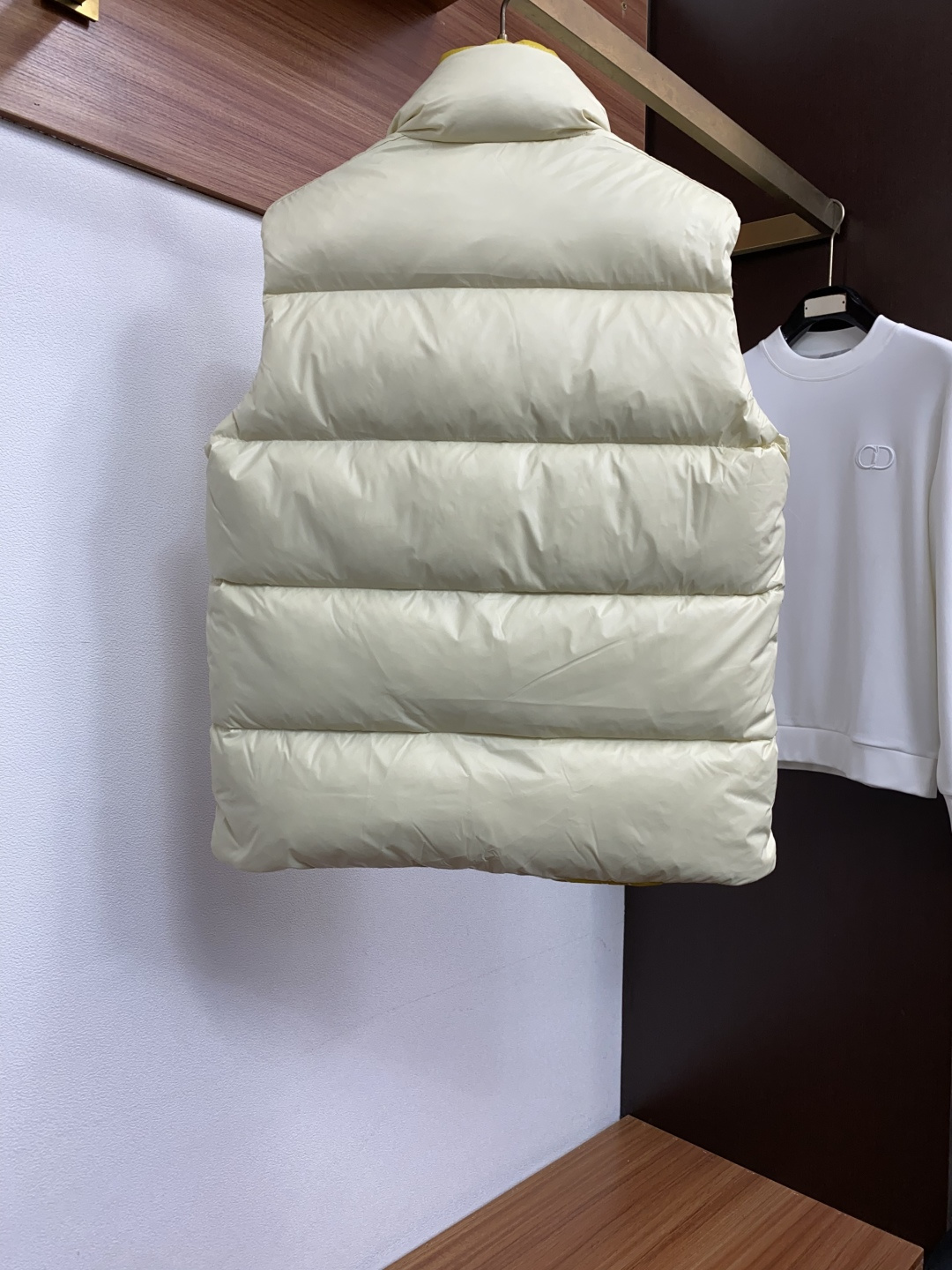 蒙口 羽绒服 马甲 爆款原版1:1订制五金配件全进口原版定制 欢迎专柜对比 绝对的高品质 采用顶级新国标90白鸭绒 超柔 蒙口 羽绒服 马甲 爆款原版1:1订制五金配件全进口原版定制 欢迎专柜对比 绝对的高品质 采用顶级新国标90白鸭绒 超柔