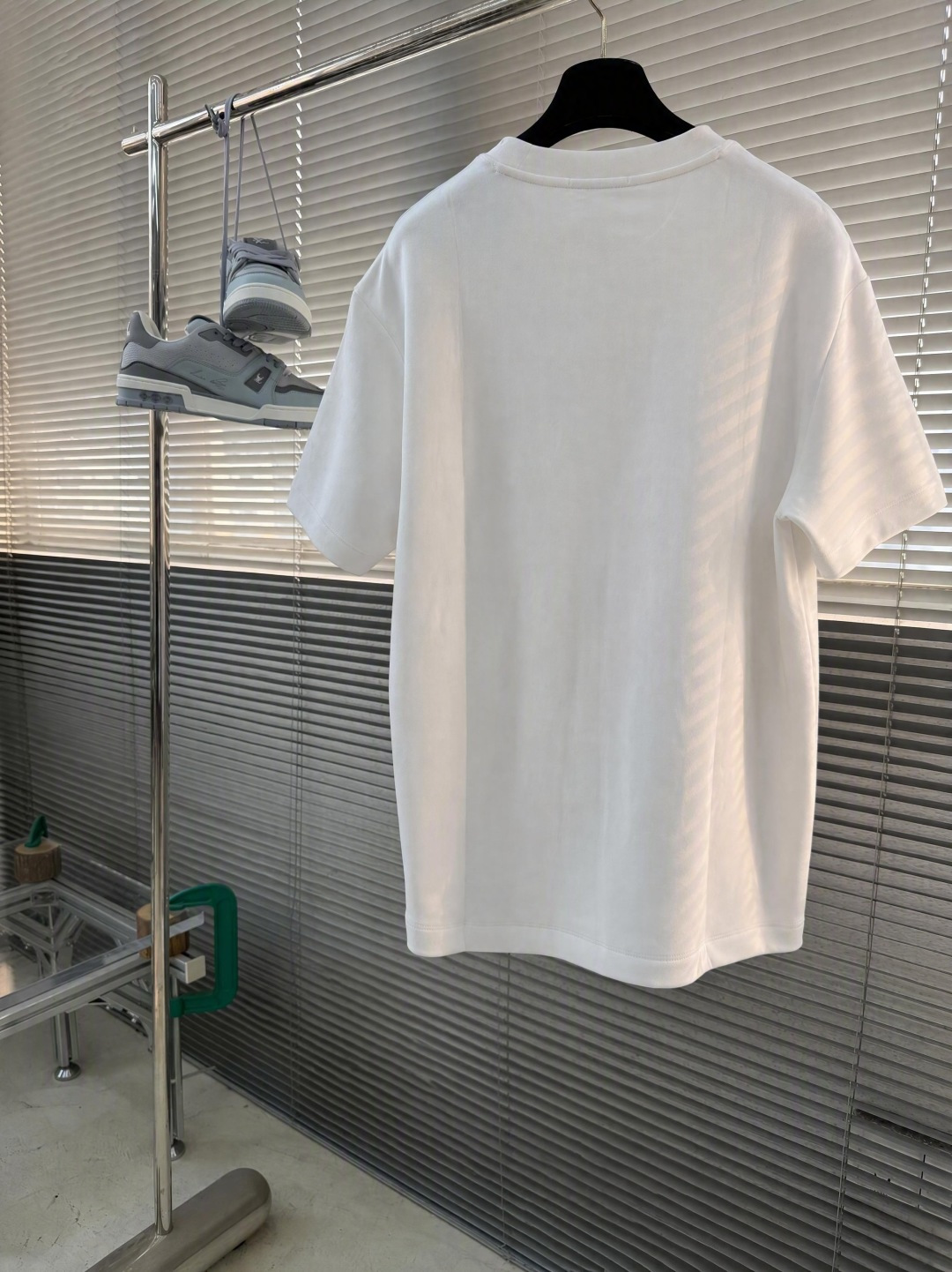 蒙口 M-3xL 26秋冬男装专柜官网新品爆款面料超好 人气推荐秋冬必备莱赛尔380克空气层卫布男士圆领短袖 正面饰有经