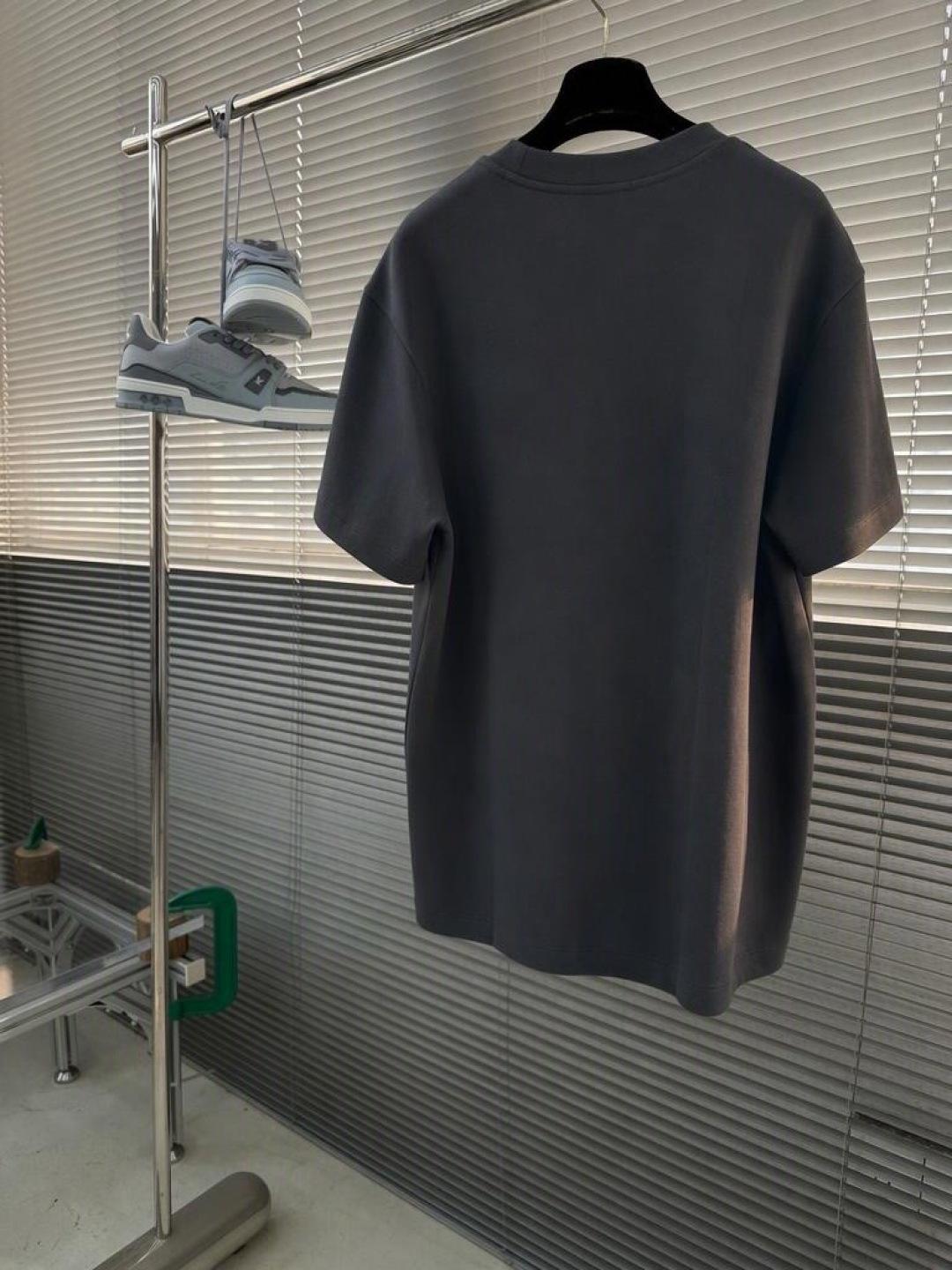 蒙口 M-3xL 26秋冬男装专柜官网新品爆款面料超好 人气推荐秋冬必备莱赛尔380克空气层卫布男士圆领短袖 正面饰有经