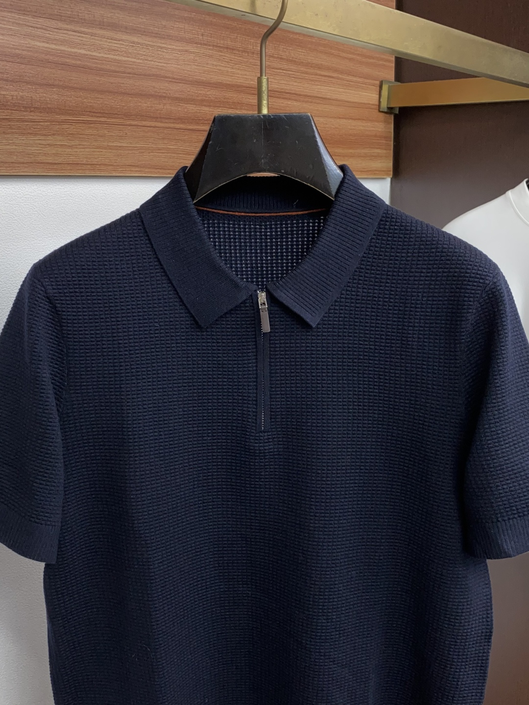 Loro Piana 诺悠翩雅 秋冬高品质 绵羊毛针织半拉链翻领加厚短袖毛衣 精品棉羊毛毛衣 男款高端定制臻品系列 隶属 Loro Piana 诺悠翩雅 秋冬高品质 绵羊毛针织半拉链翻领加厚短袖毛衣 精品棉羊毛毛衣 男款高端定制臻品系列 隶属