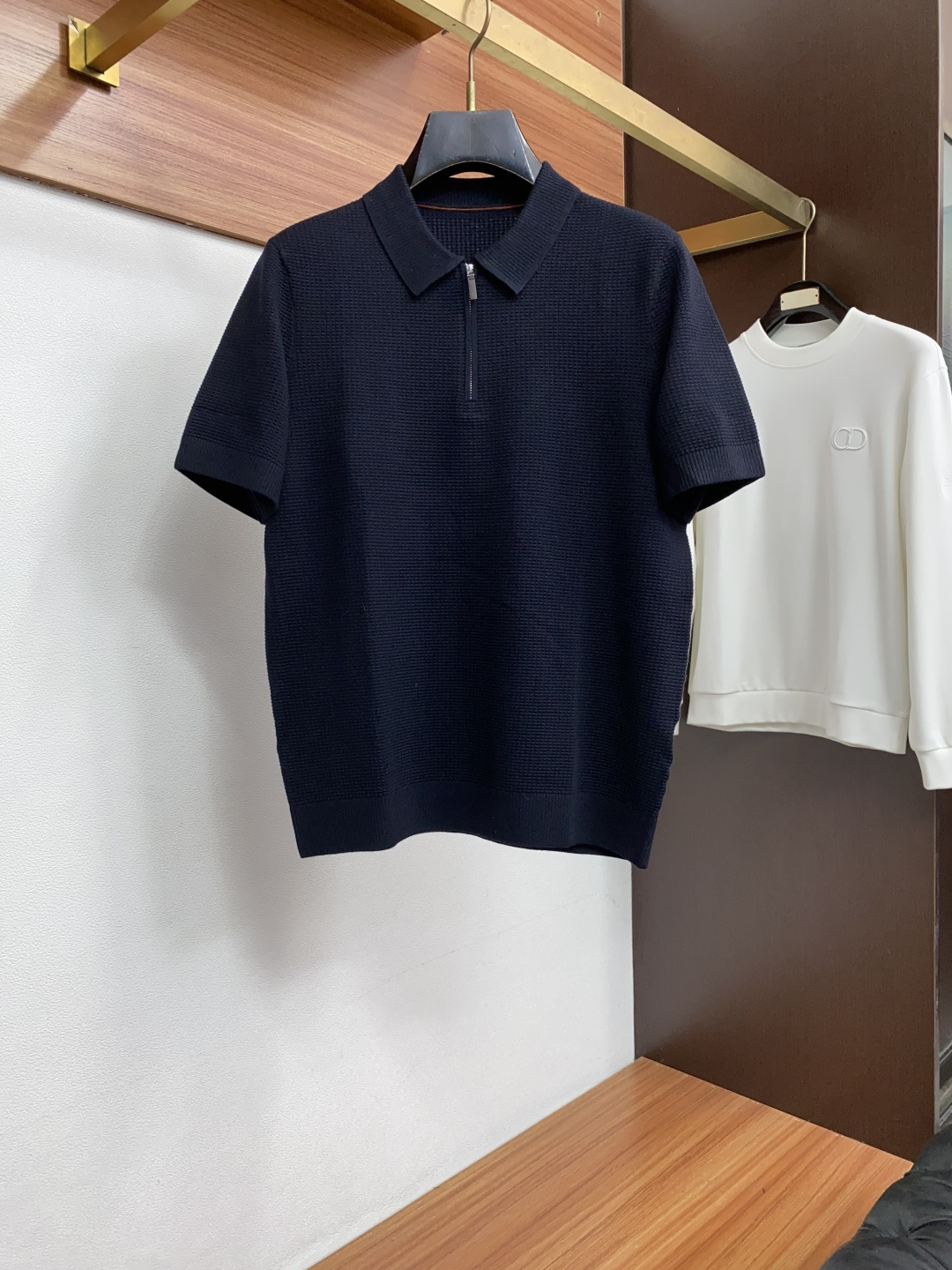 Loro Piana 诺悠翩雅 秋冬高品质 绵羊毛针织半拉链翻领加厚短袖毛衣 精品棉羊毛毛衣 男款高端定制臻品系列 隶属 Loro Piana 诺悠翩雅 秋冬高品质 绵羊毛针织半拉链翻领加厚短袖毛衣 精品棉羊毛毛衣 男款高端定制臻品系列 隶属