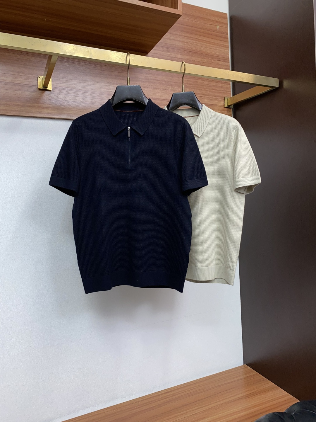 Loro Piana 诺悠翩雅 秋冬高品质 绵羊毛针织半拉链翻领加厚短袖毛衣 精品棉羊毛毛衣 男款高端定制臻品系列 隶属 Loro Piana 诺悠翩雅 秋冬高品质 绵羊毛针织半拉链翻领加厚短袖毛衣 精品棉羊毛毛衣 男款高端定制臻品系列 隶属