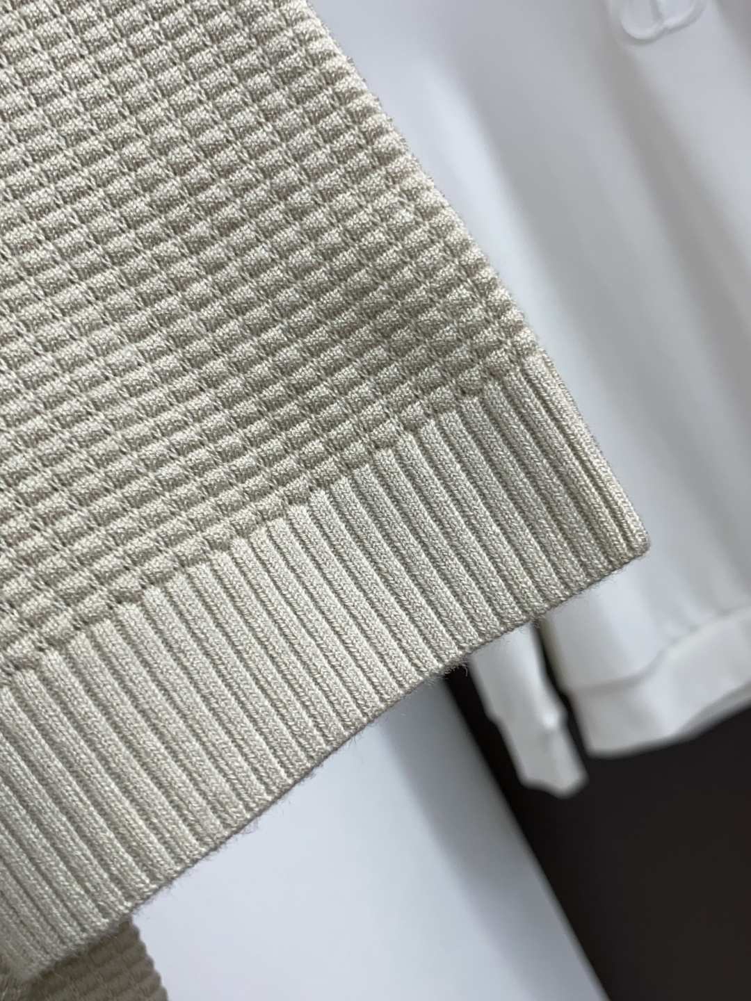 Loro Piana 诺悠翩雅 秋冬高品质 绵羊毛针织半拉链翻领加厚短袖毛衣 精品棉羊毛毛衣 男款高端定制臻品系列 隶属 Loro Piana 诺悠翩雅 秋冬高品质 绵羊毛针织半拉链翻领加厚短袖毛衣 精品棉羊毛毛衣 男款高端定制臻品系列 隶属