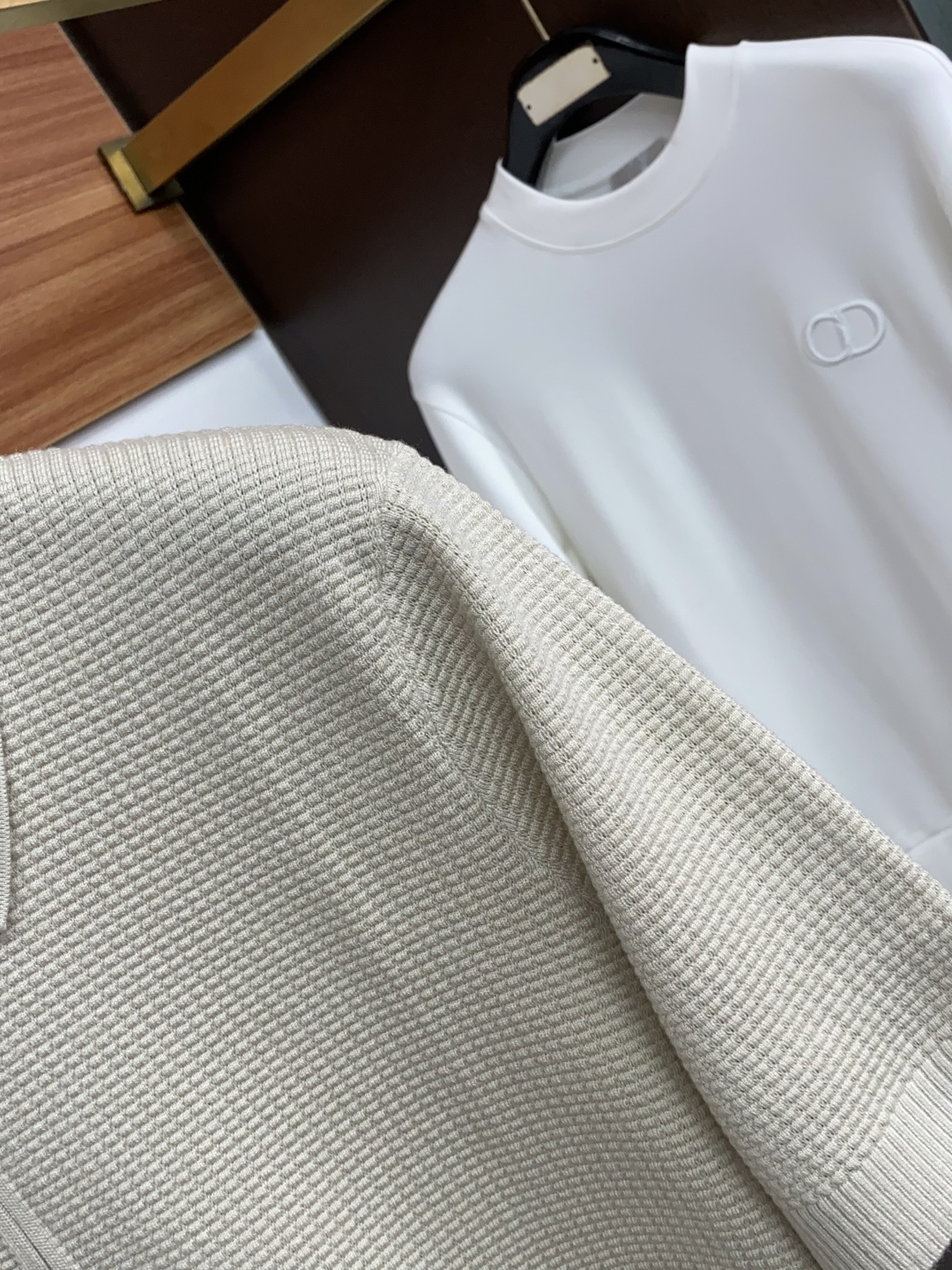 Loro Piana 诺悠翩雅 秋冬高品质 绵羊毛针织半拉链翻领加厚短袖毛衣 精品棉羊毛毛衣 男款高端定制臻品系列 隶属 Loro Piana 诺悠翩雅 秋冬高品质 绵羊毛针织半拉链翻领加厚短袖毛衣 精品棉羊毛毛衣 男款高端定制臻品系列 隶属