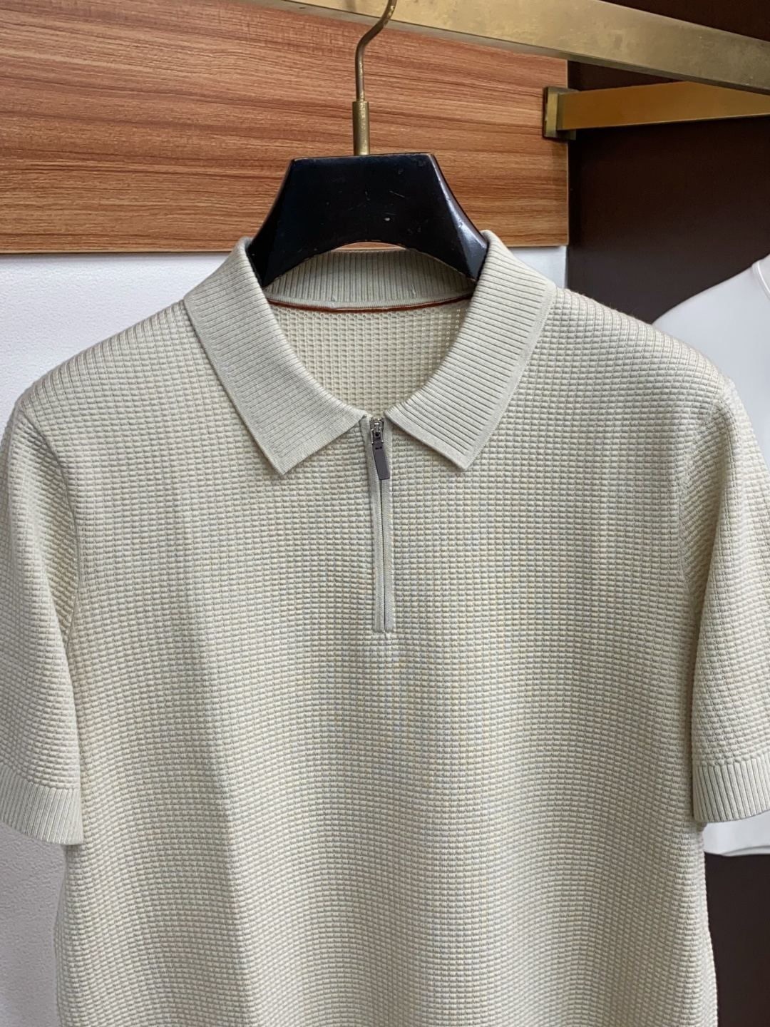 Loro Piana 诺悠翩雅 秋冬高品质 绵羊毛针织半拉链翻领加厚短袖毛衣 精品棉羊毛毛衣 男款高端定制臻品系列 隶属 Loro Piana 诺悠翩雅 秋冬高品质 绵羊毛针织半拉链翻领加厚短袖毛衣 精品棉羊毛毛衣 男款高端定制臻品系列 隶属