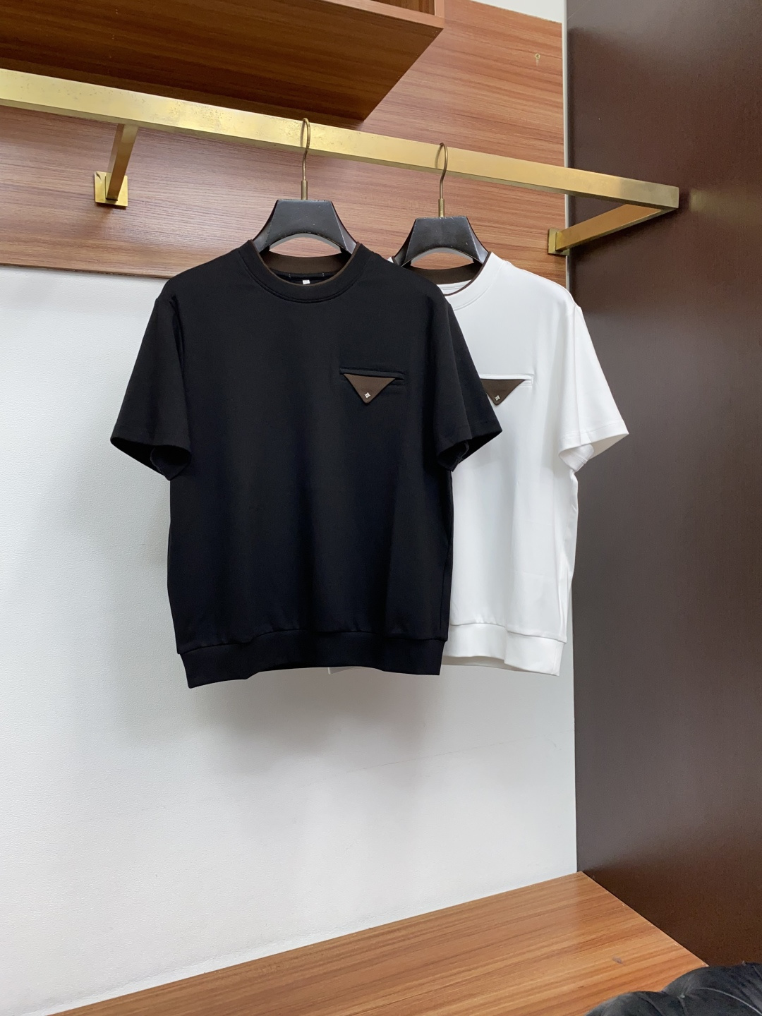 1v 路易威登 M-3xL 26秋冬男装专柜官网新品爆款面料超好 人气推荐秋冬必备莱赛尔380克空气层卫布男士圆领短袖 