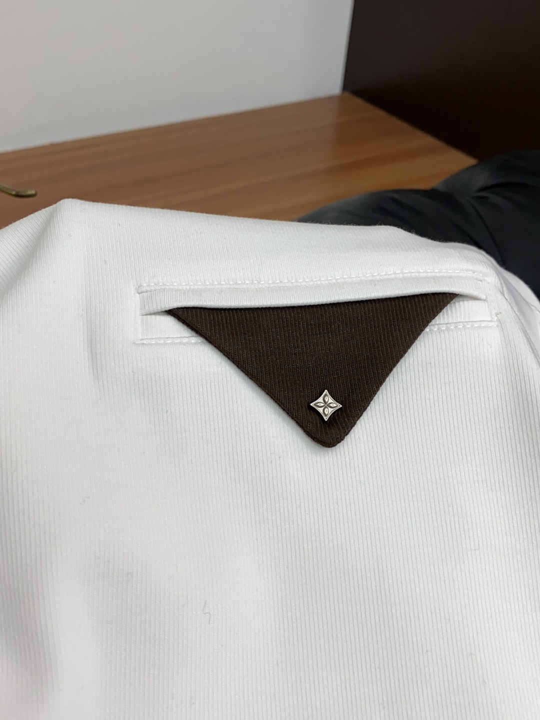 1v 路易威登 M-3xL 26秋冬男装专柜官网新品爆款面料超好 人气推荐秋冬必备莱赛尔380克空气层卫布男士圆领短袖 