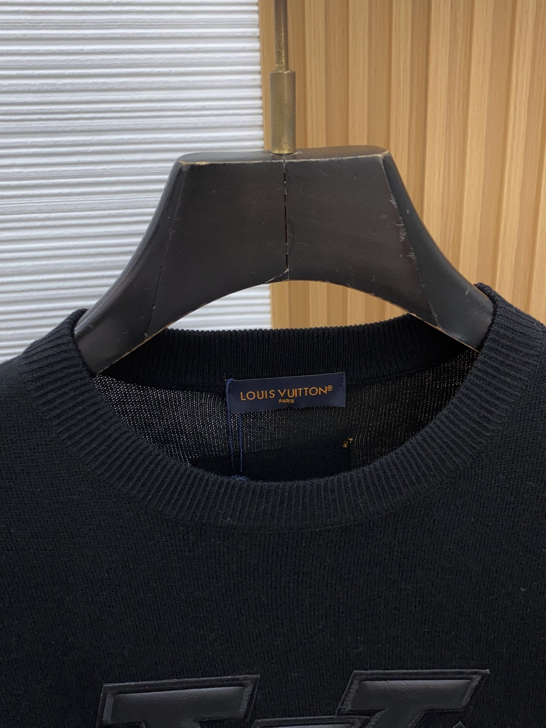 1v 路易威登 S-xxL 2026新款秋冬男士高端宽松款简约圆领针织羊毛短袖毛衣,香港洋行渠道货,纯正血统品质,秋冬新 1v 路易威登 S-xxL 2026新款秋冬男士高端宽松款简约圆领针织羊毛短袖毛衣,香港洋行渠道货,纯正血统品质,秋冬新