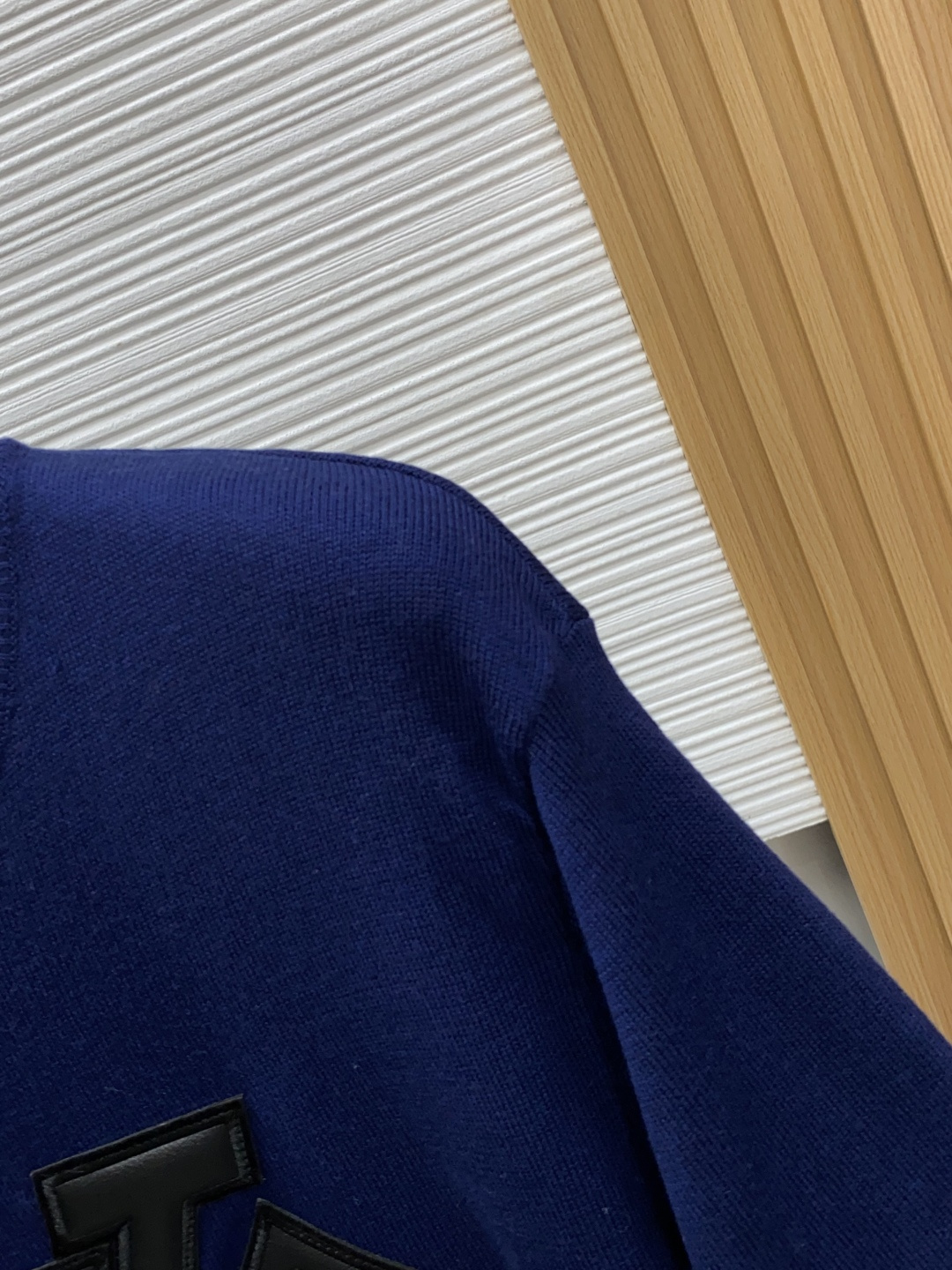 1v 路易威登 S-xxL 2026新款秋冬男士高端宽松款简约圆领针织羊毛短袖毛衣,香港洋行渠道货,纯正血统品质,秋冬新 1v 路易威登 S-xxL 2026新款秋冬男士高端宽松款简约圆领针织羊毛短袖毛衣,香港洋行渠道货,纯正血统品质,秋冬新