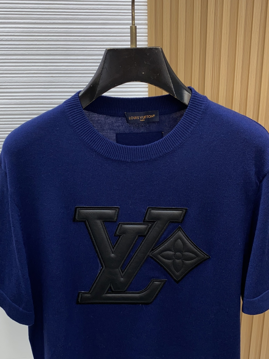 1v 路易威登 S-xxL 2026新款秋冬男士高端宽松款简约圆领针织羊毛短袖毛衣,香港洋行渠道货,纯正血统品质,秋冬新 1v 路易威登 S-xxL 2026新款秋冬男士高端宽松款简约圆领针织羊毛短袖毛衣,香港洋行渠道货,纯正血统品质,秋冬新