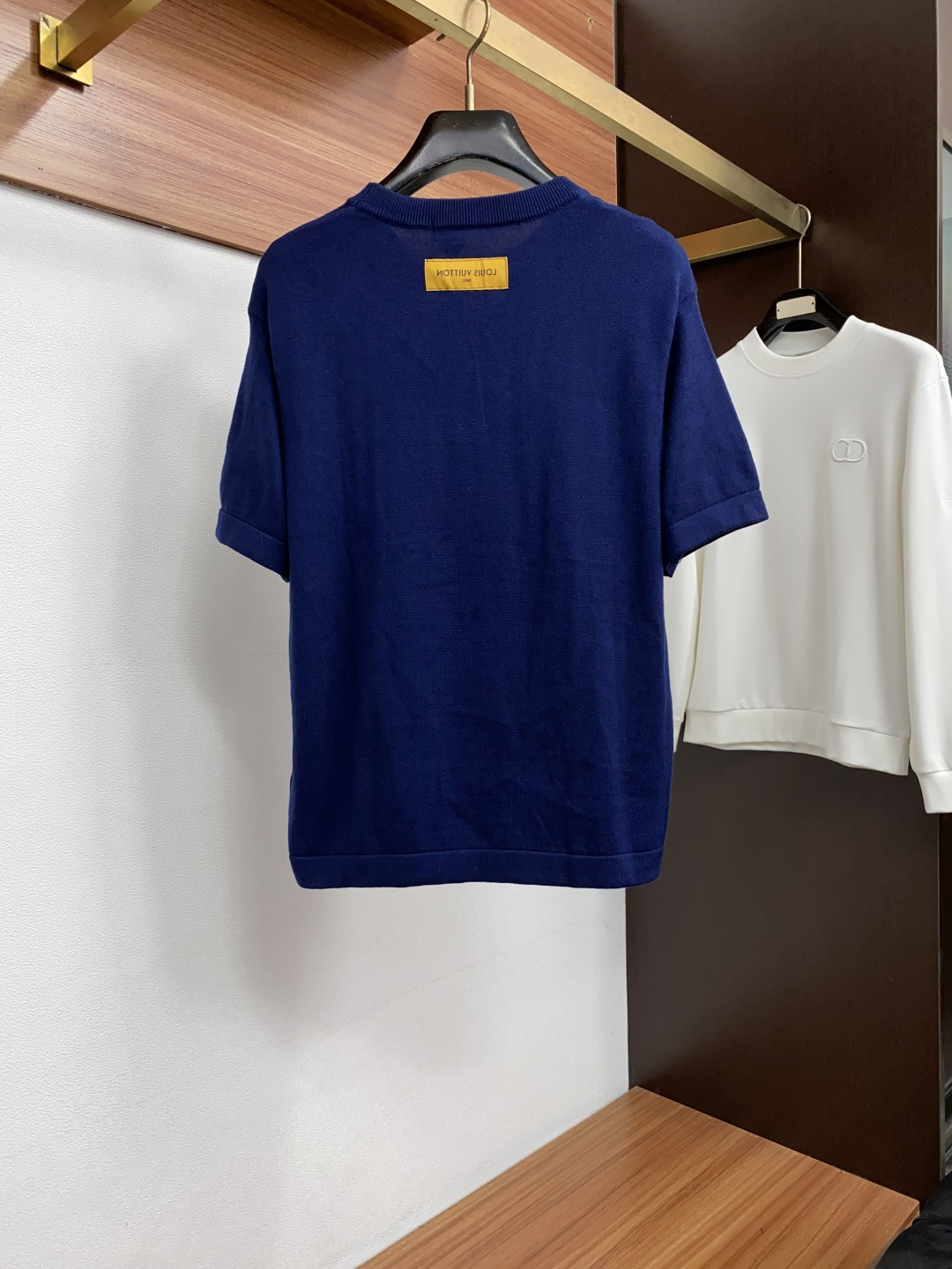 1v 路易威登 S-xxL 2026新款秋冬男士高端宽松款简约圆领针织羊毛短袖毛衣,香港洋行渠道货,纯正血统品质,秋冬新 1v 路易威登 S-xxL 2026新款秋冬男士高端宽松款简约圆领针织羊毛短袖毛衣,香港洋行渠道货,纯正血统品质,秋冬新