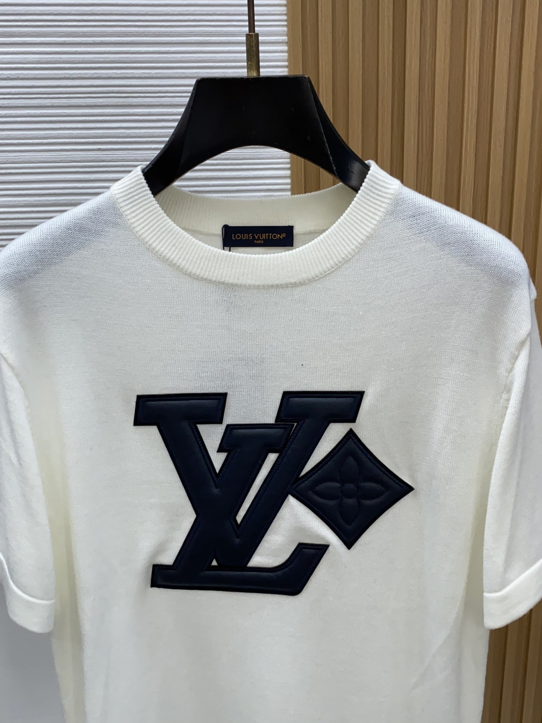 1v 路易威登 S-xxL 2026新款秋冬男士高端宽松款简约圆领针织羊毛短袖毛衣,香港洋行渠道货,纯正血统品质,秋冬新 1v 路易威登 S-xxL 2026新款秋冬男士高端宽松款简约圆领针织羊毛短袖毛衣,香港洋行渠道货,纯正血统品质,秋冬新