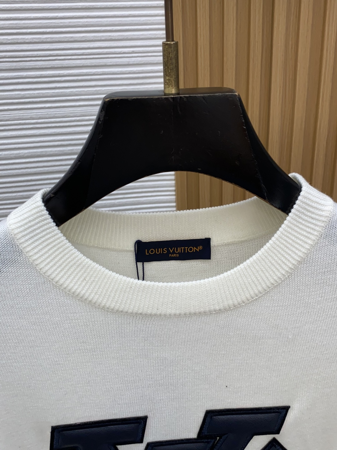 1v 路易威登 S-xxL 2026新款秋冬男士高端宽松款简约圆领针织羊毛短袖毛衣,香港洋行渠道货,纯正血统品质,秋冬新 1v 路易威登 S-xxL 2026新款秋冬男士高端宽松款简约圆领针织羊毛短袖毛衣,香港洋行渠道货,纯正血统品质,秋冬新